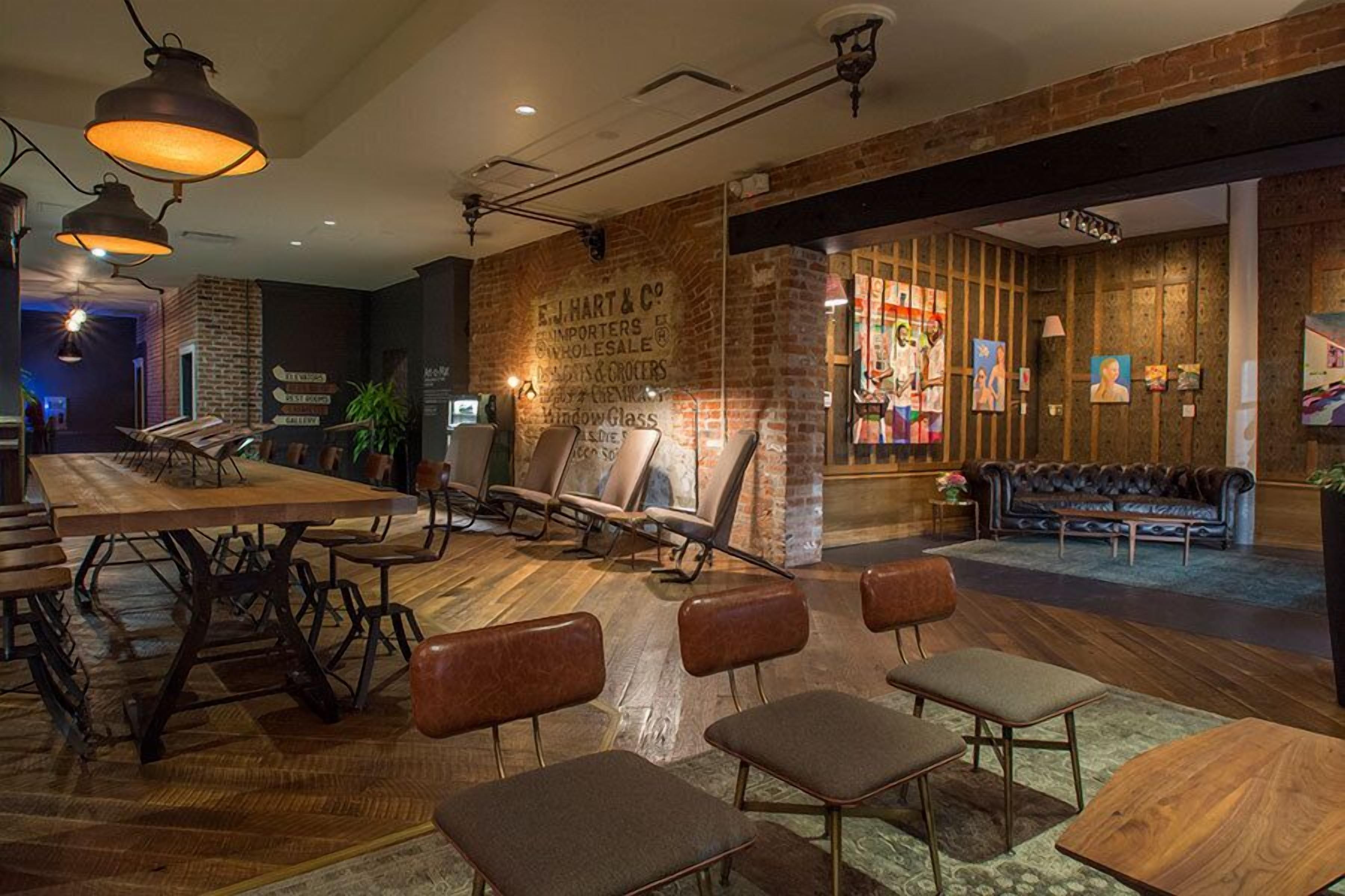 The Old No. 77 & Chandlery Hotel