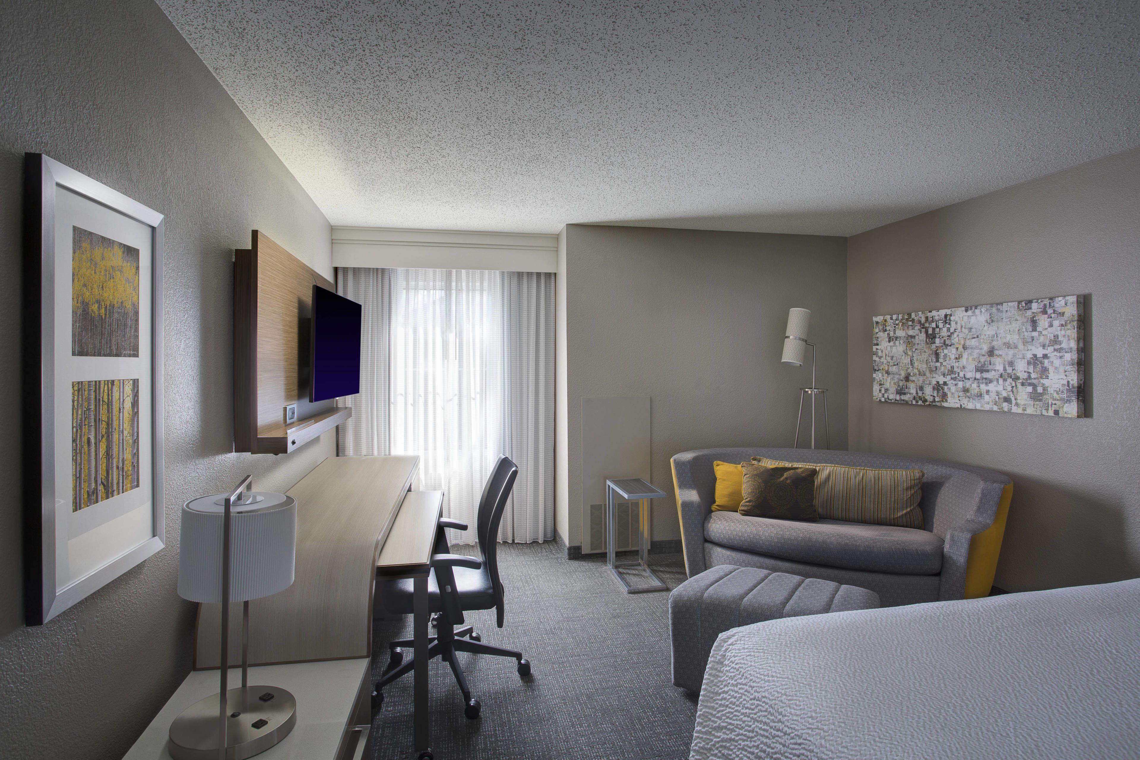 Courtyard By Marriott Warehouse Arts District Hotel 3*