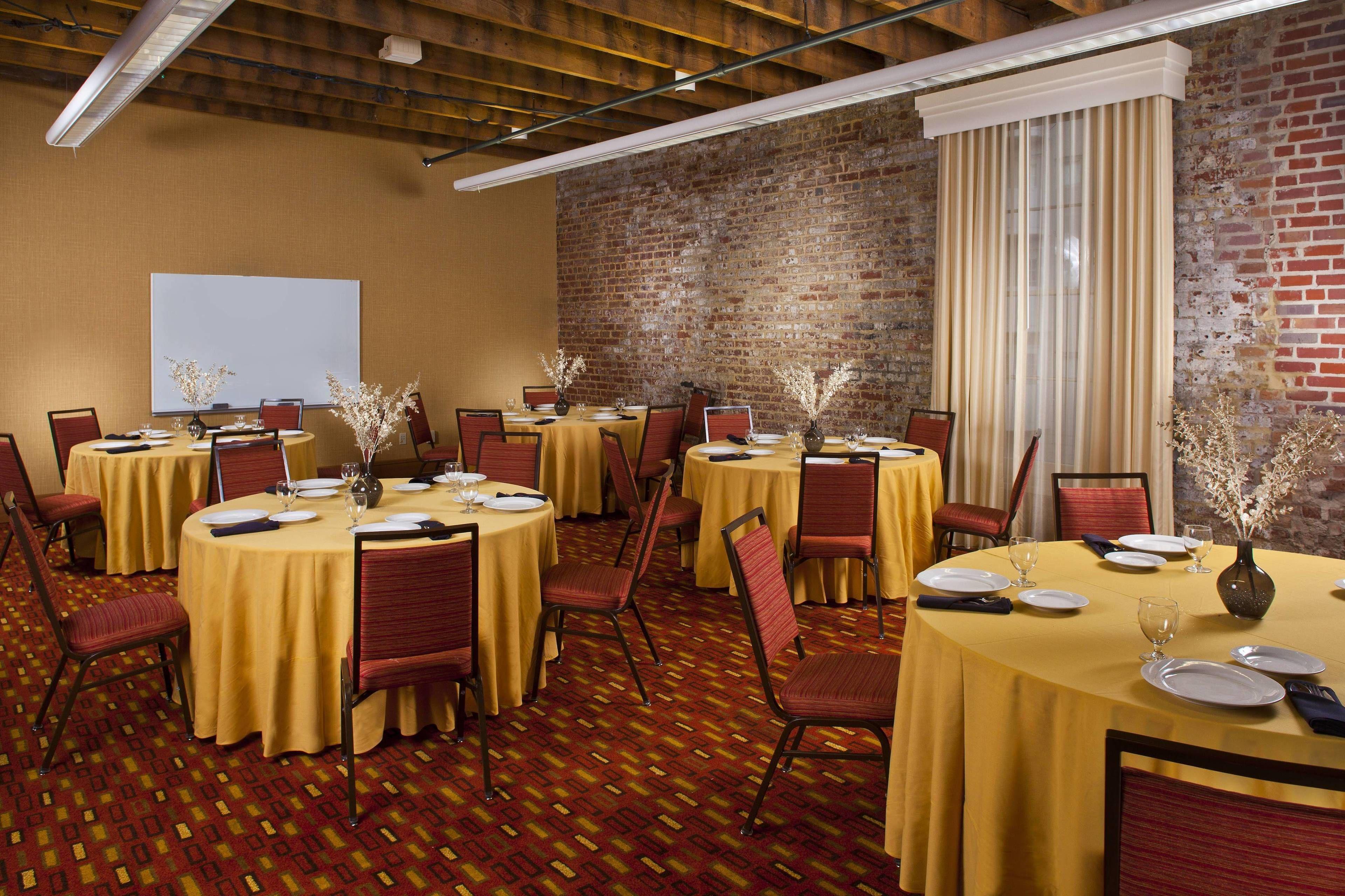 Courtyard By Marriott Warehouse Arts District Hotel New Orleans