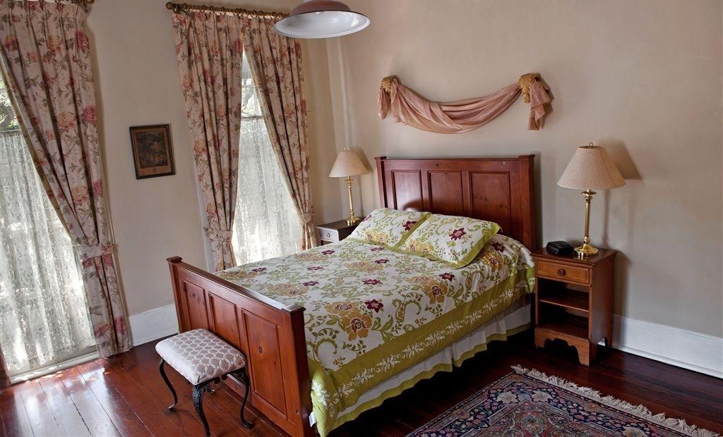 Bed & Breakfast Fairchild House 3*