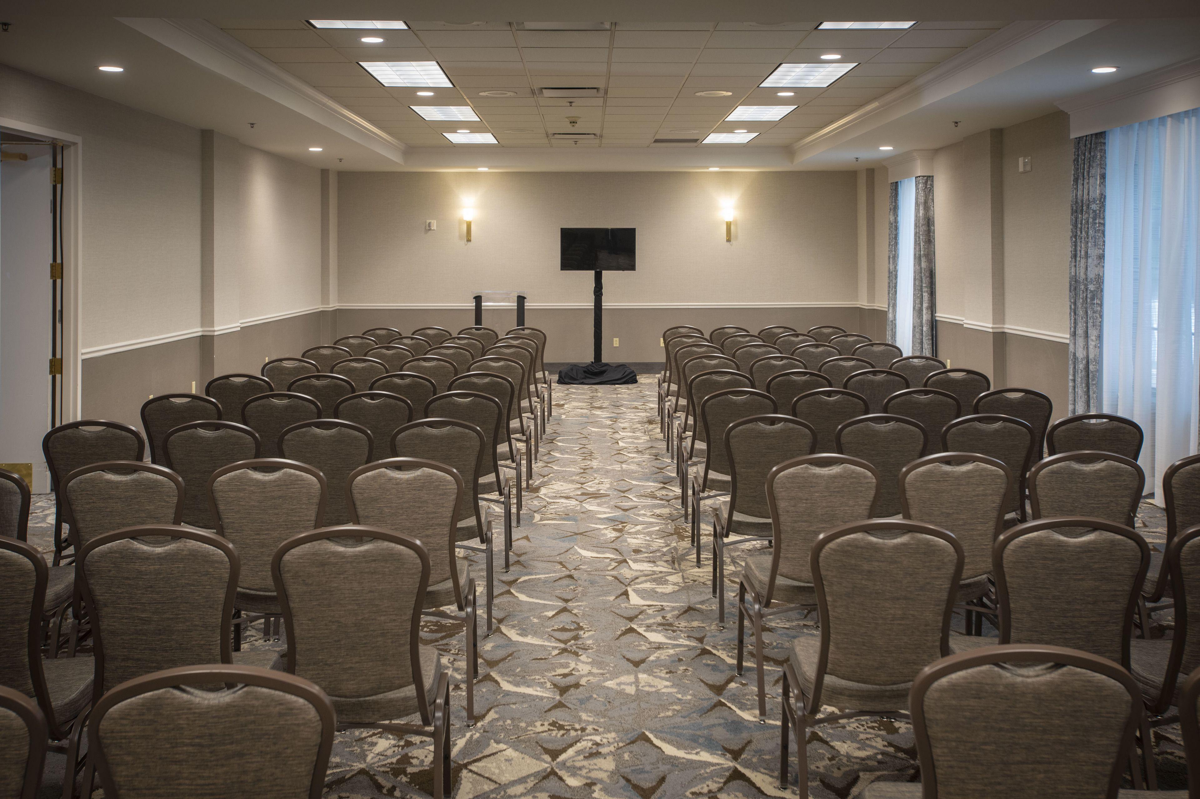 Hampton And Convention Center Hotel