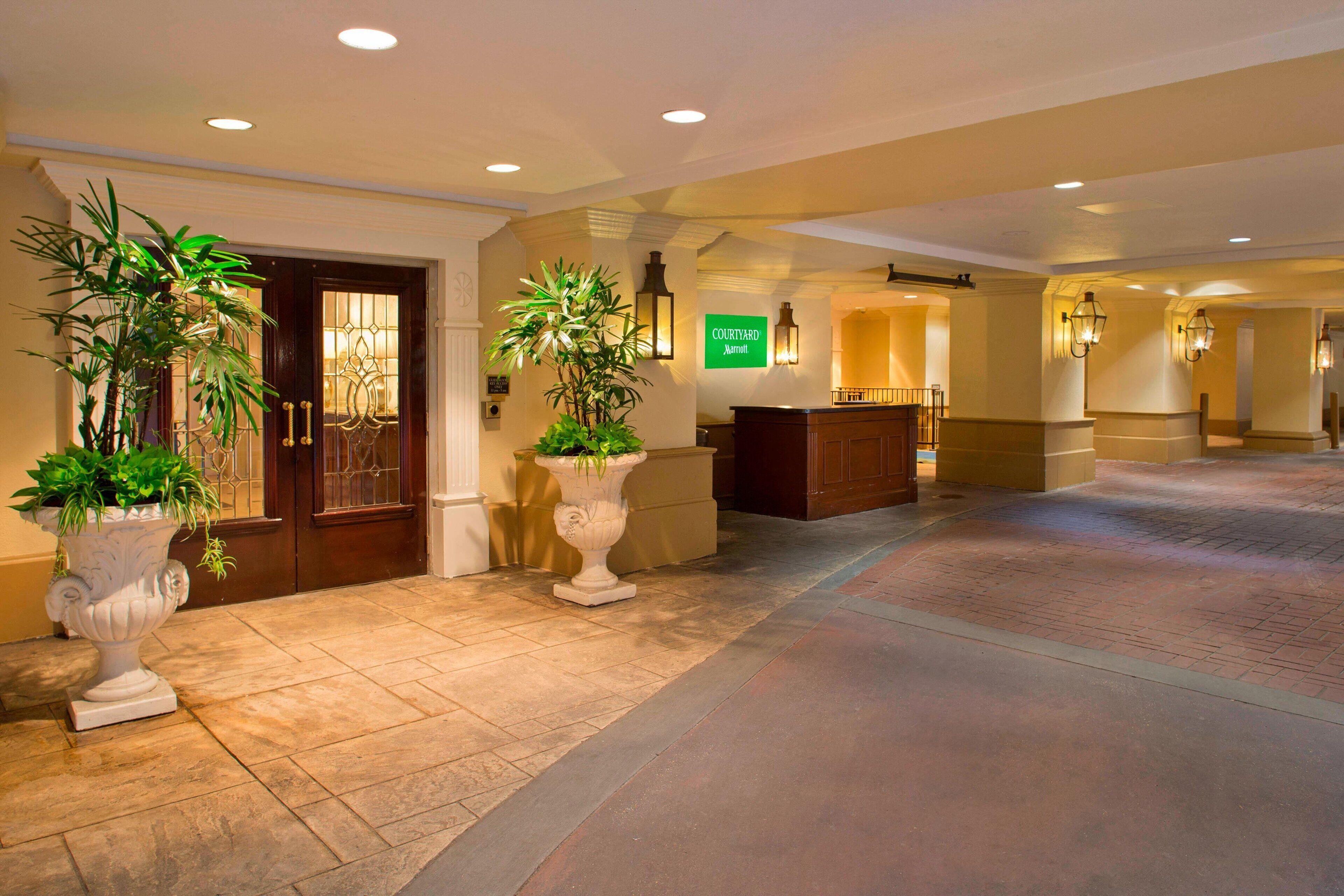 Hotel Courtyard By Marriott French Quarter/iberville 3*