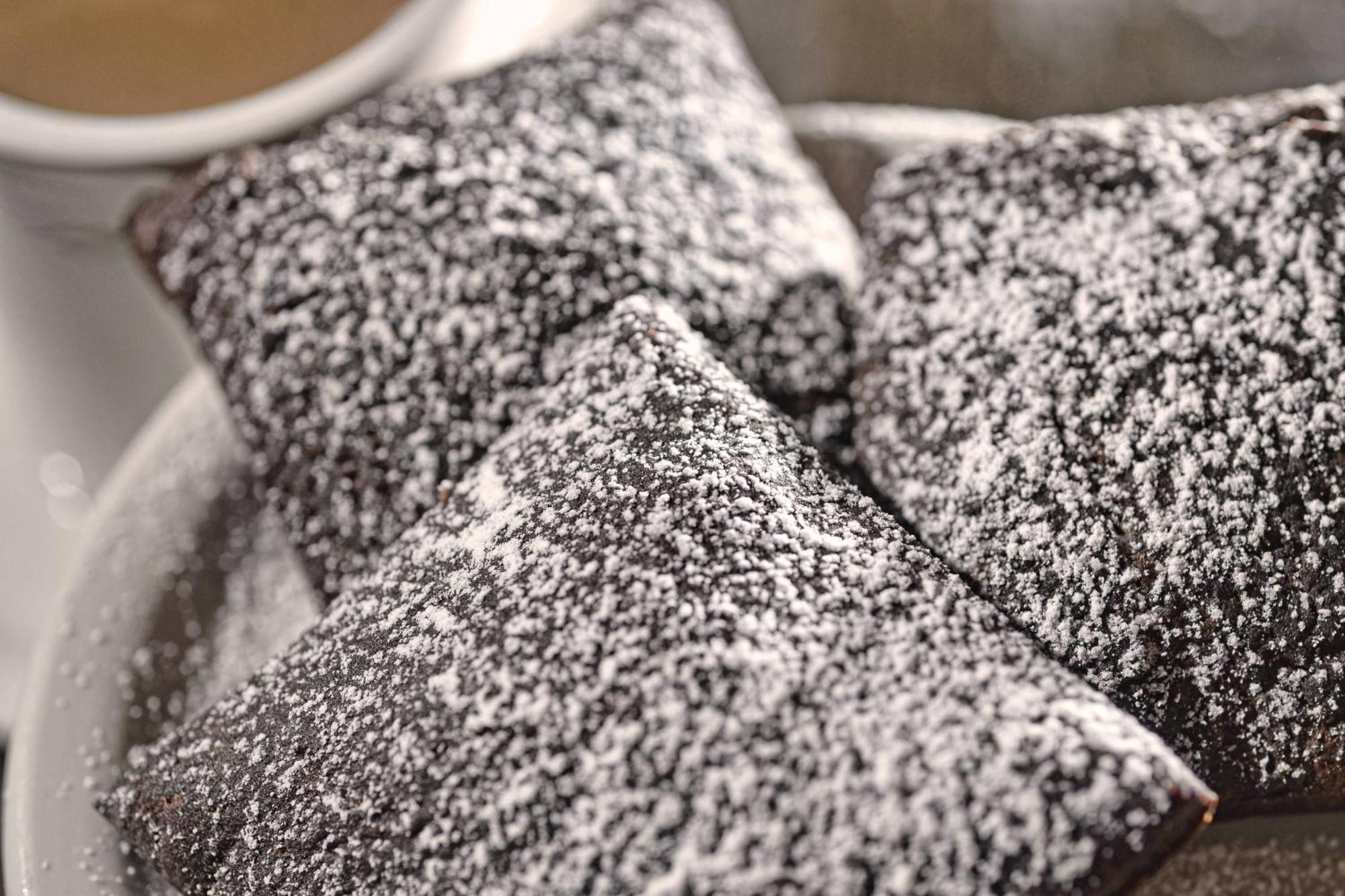 Renaissance Arts Warehouse District 4*