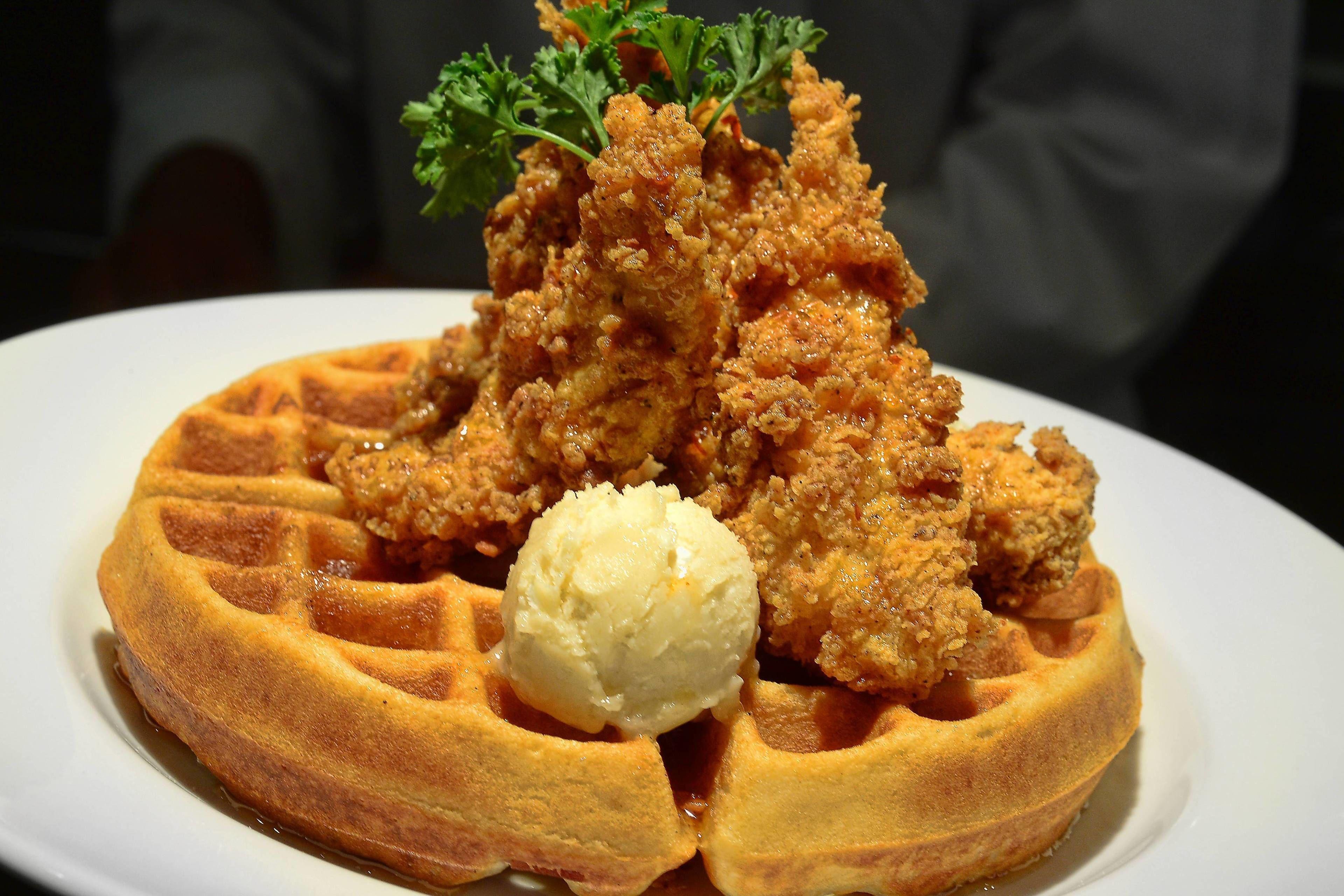 Hotel Renaissance Arts Warehouse District 4*