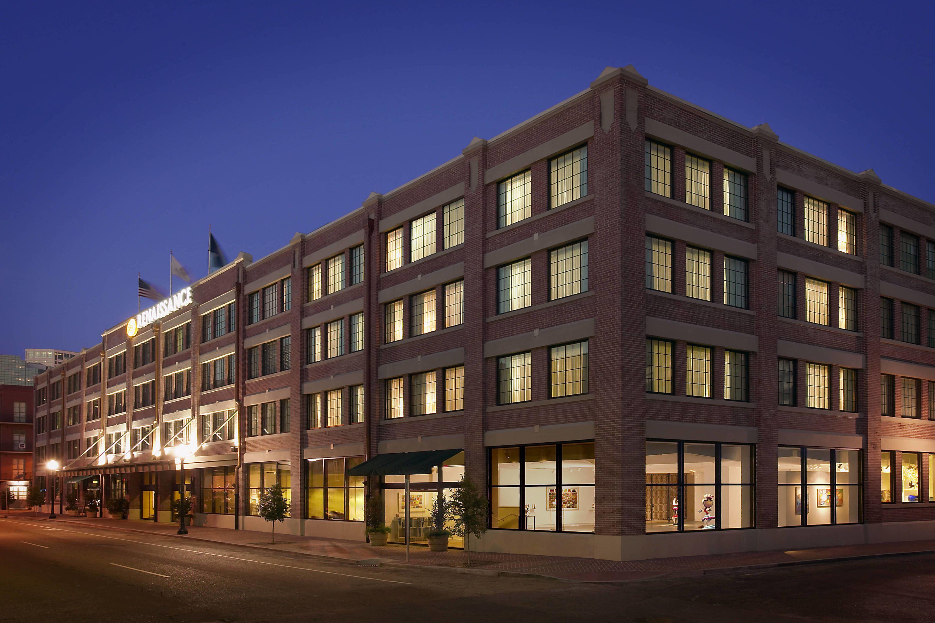 Hotel Renaissance Arts Warehouse District 4*