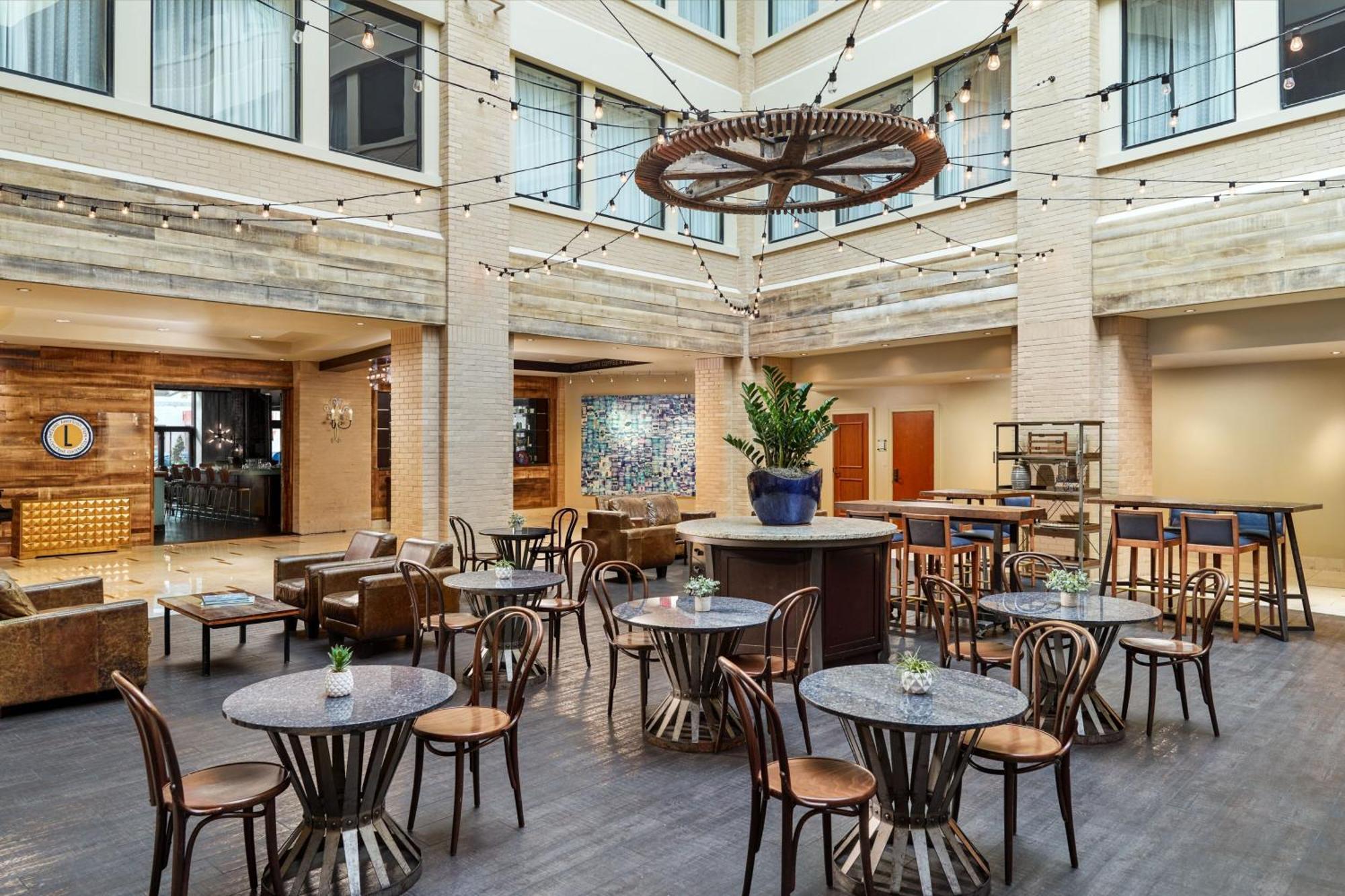 Renaissance Arts Warehouse District Hotel