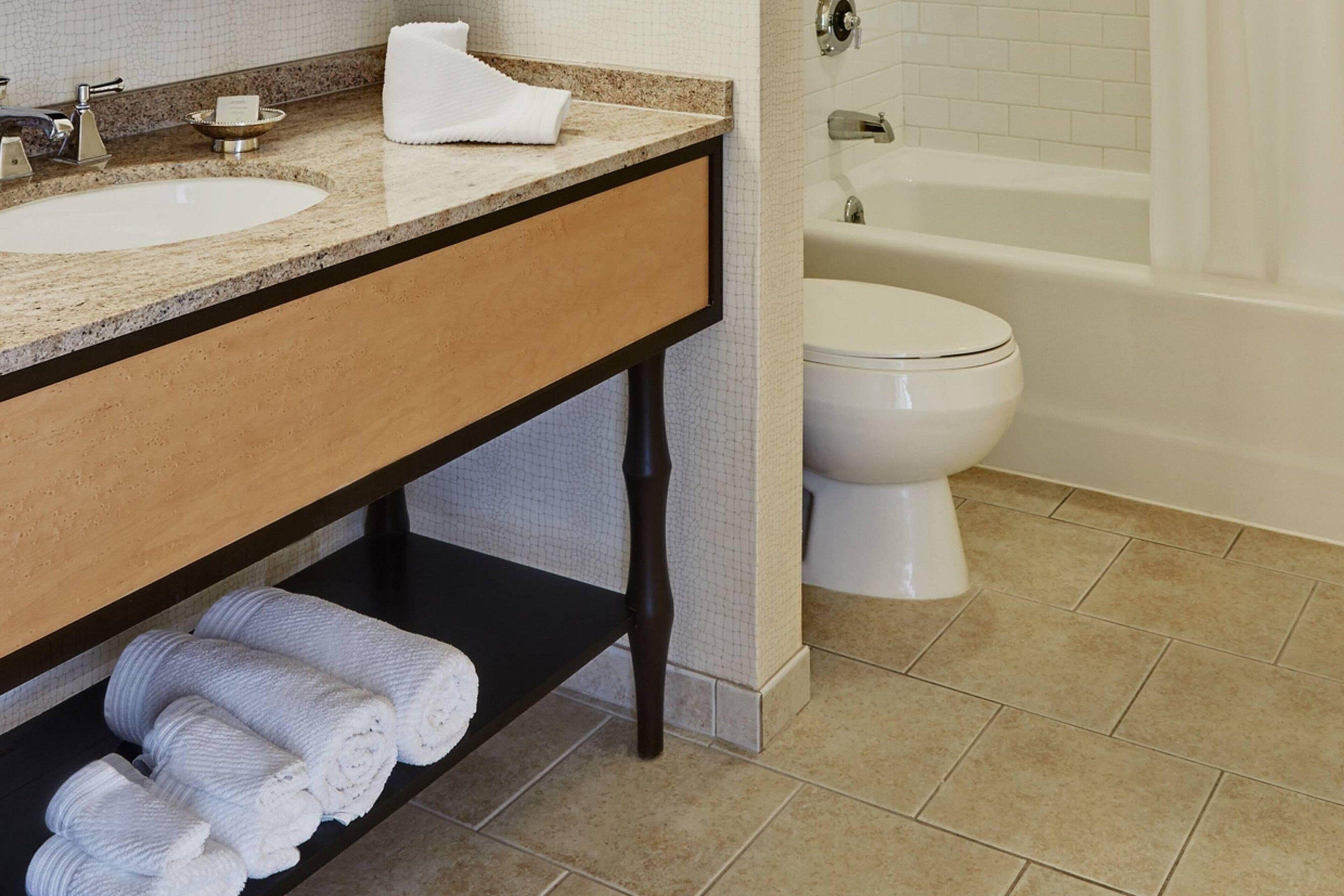 Renaissance Arts Warehouse District 4*