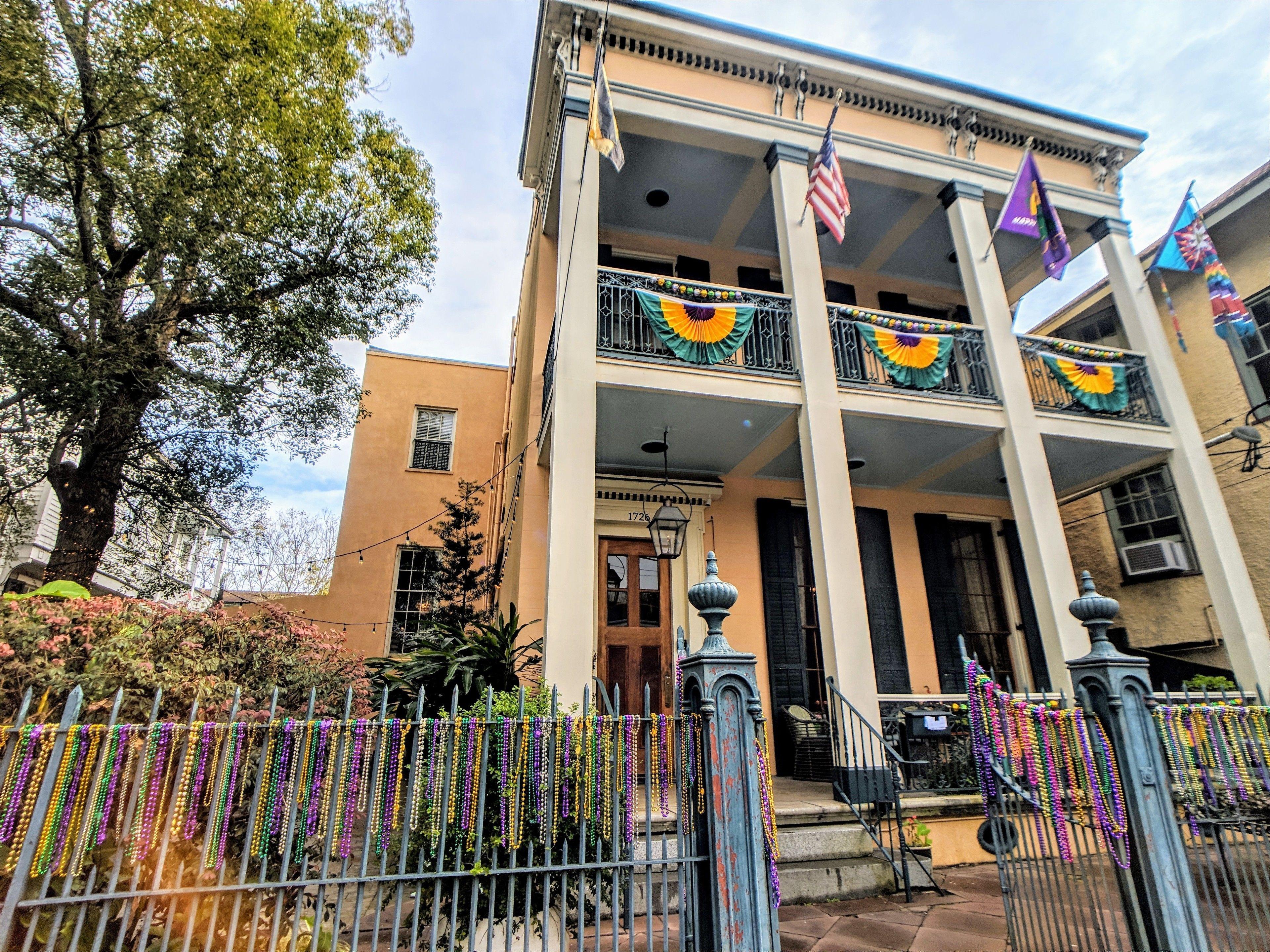 Parisian Courtyard 3*