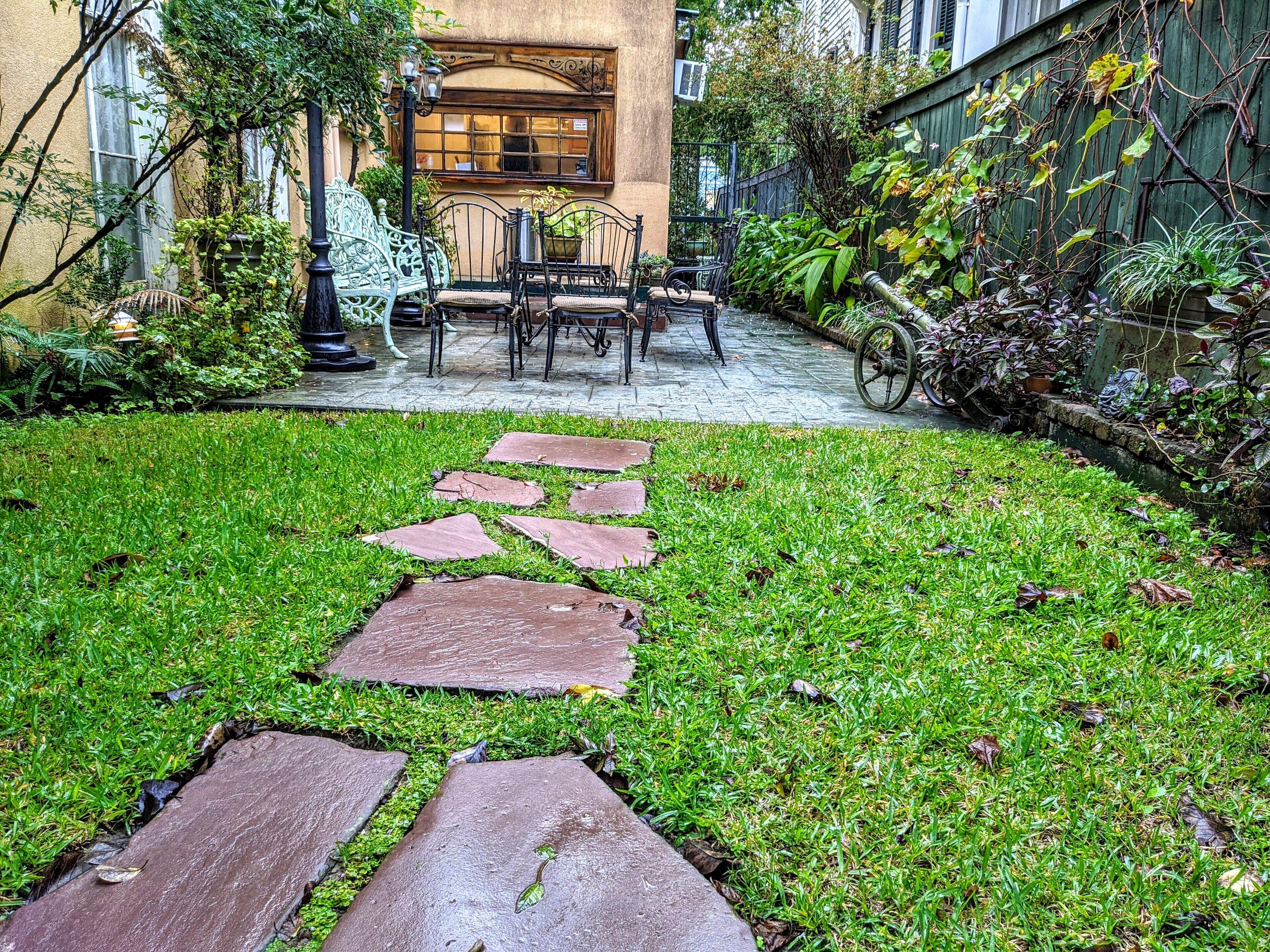 Parisian Courtyard Bed & Breakfast 3*