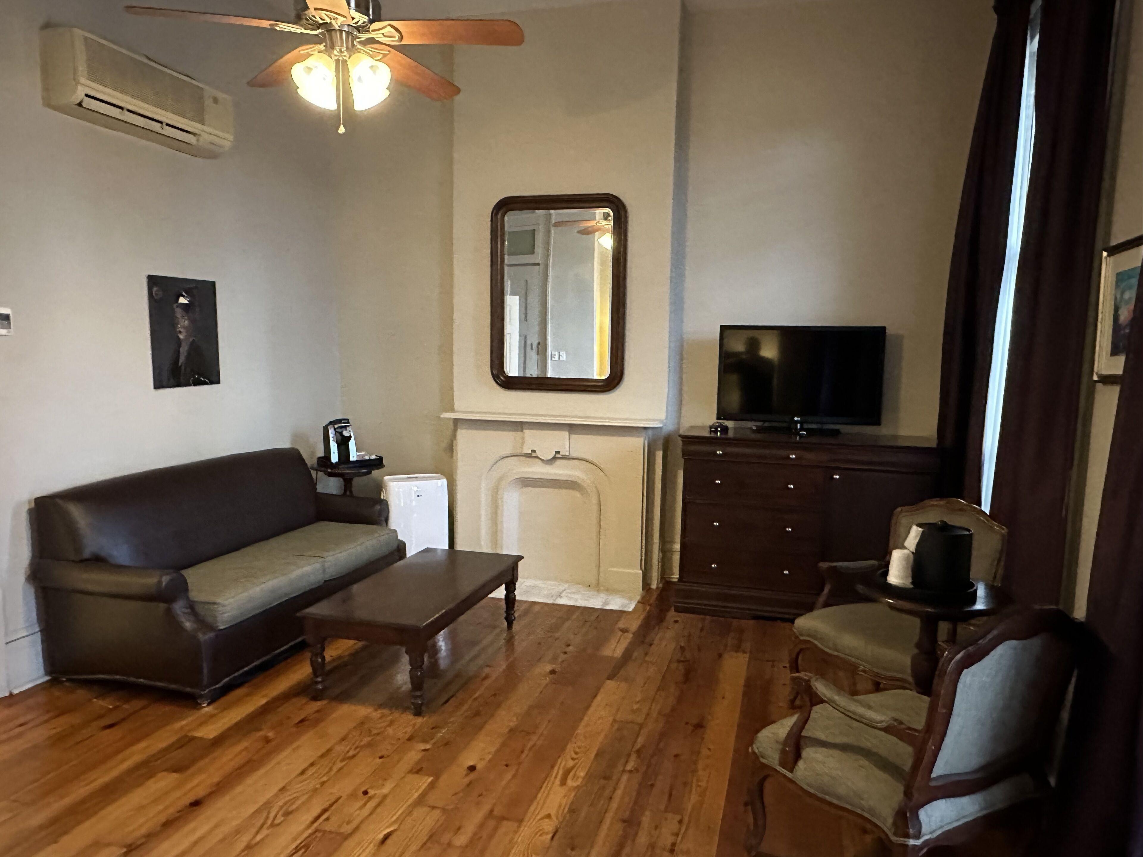 On St. Ann, A French Quarter 3* New Orleans