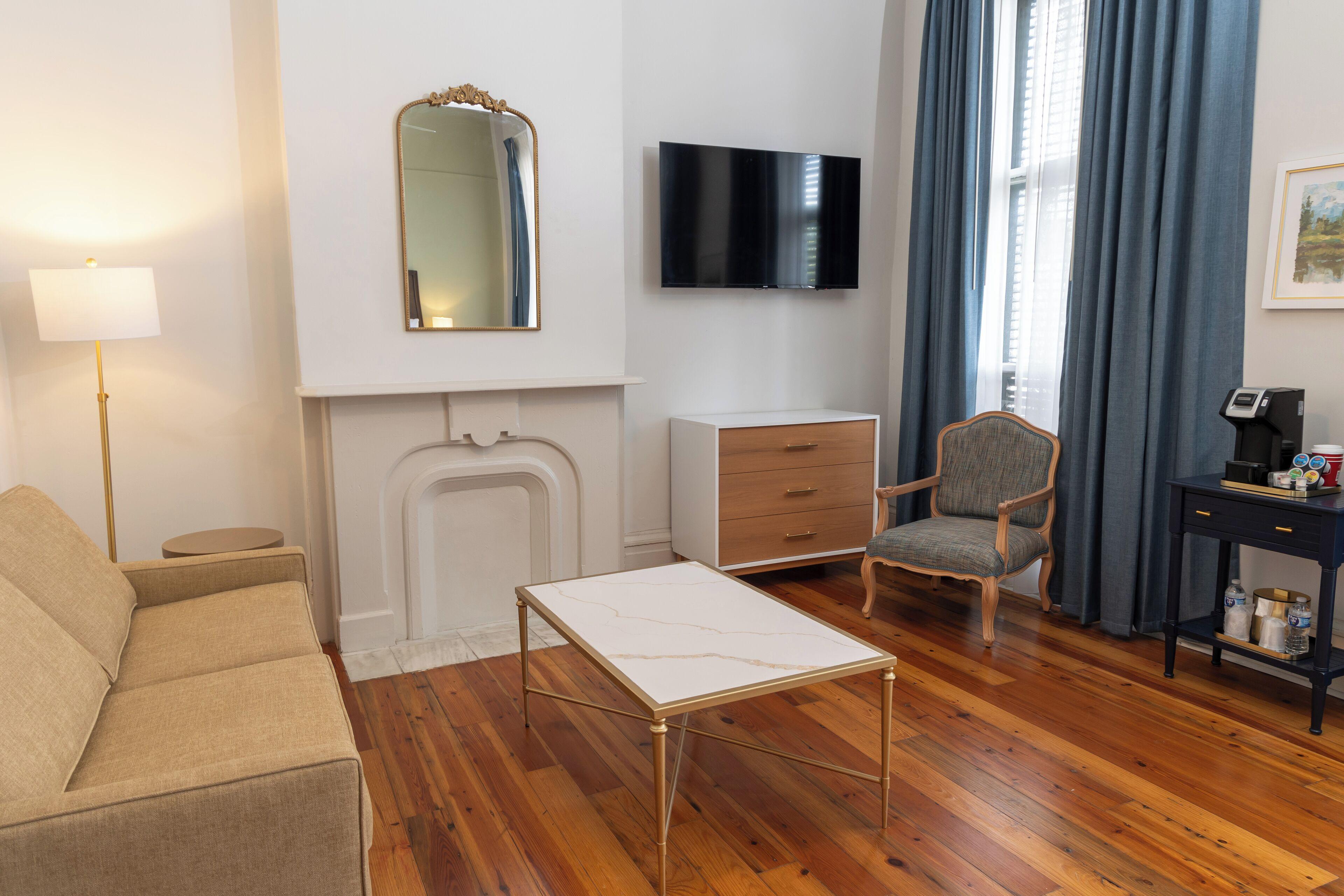 On St. Ann, A French Quarter 3* New Orleans