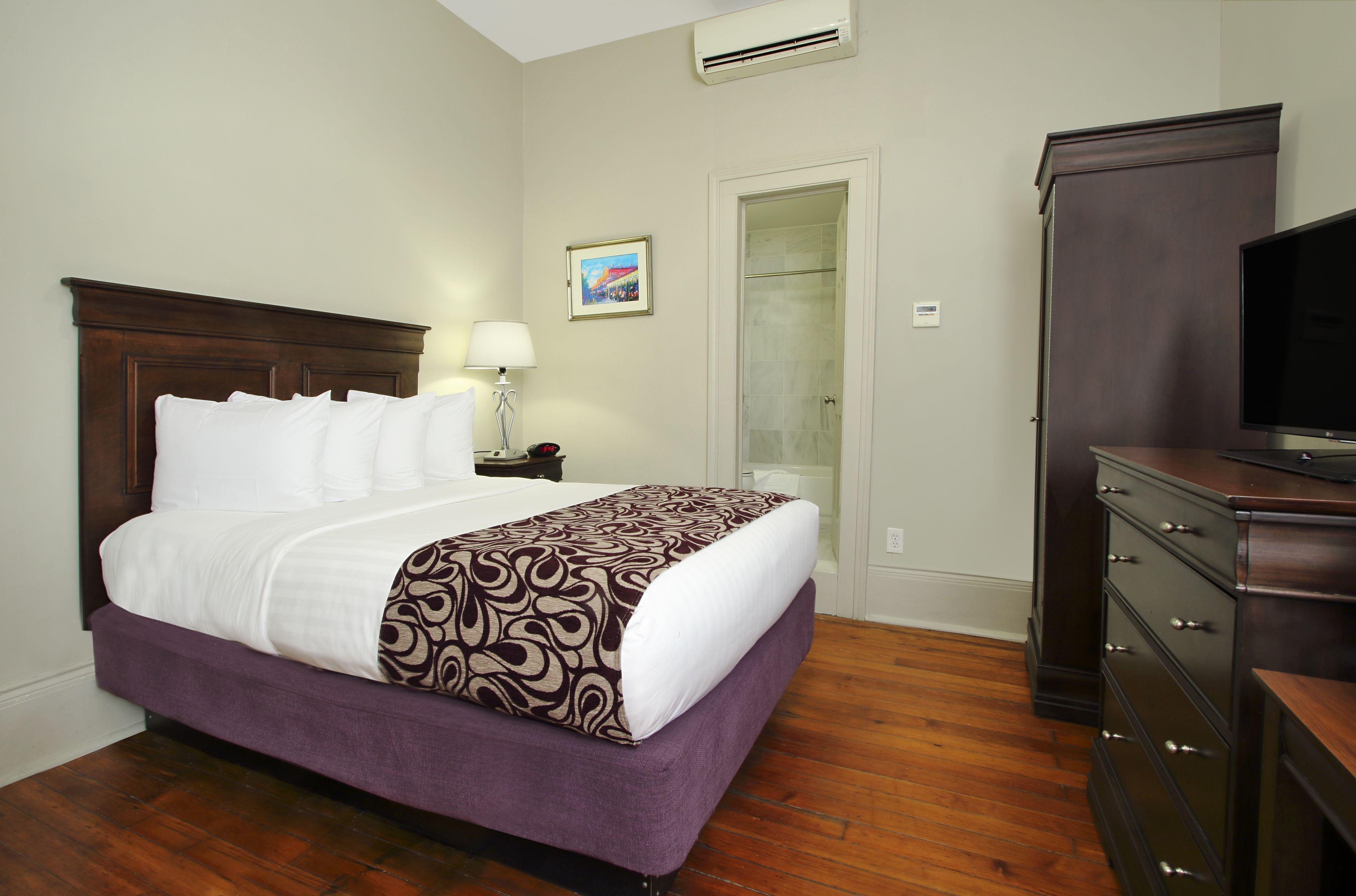 On St. Peter, A French Quarter 3*