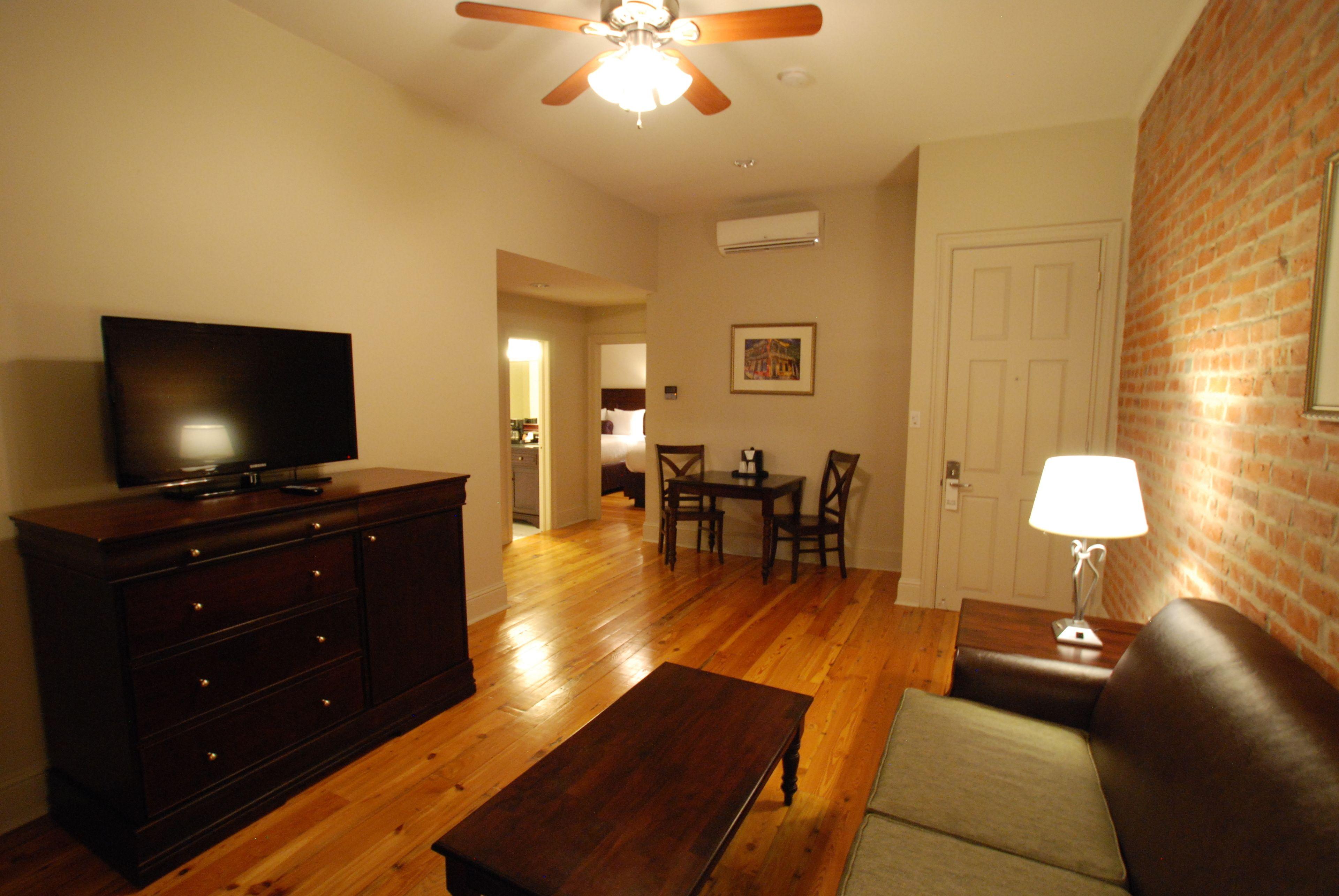 On St. Peter, A French Quarter 3*