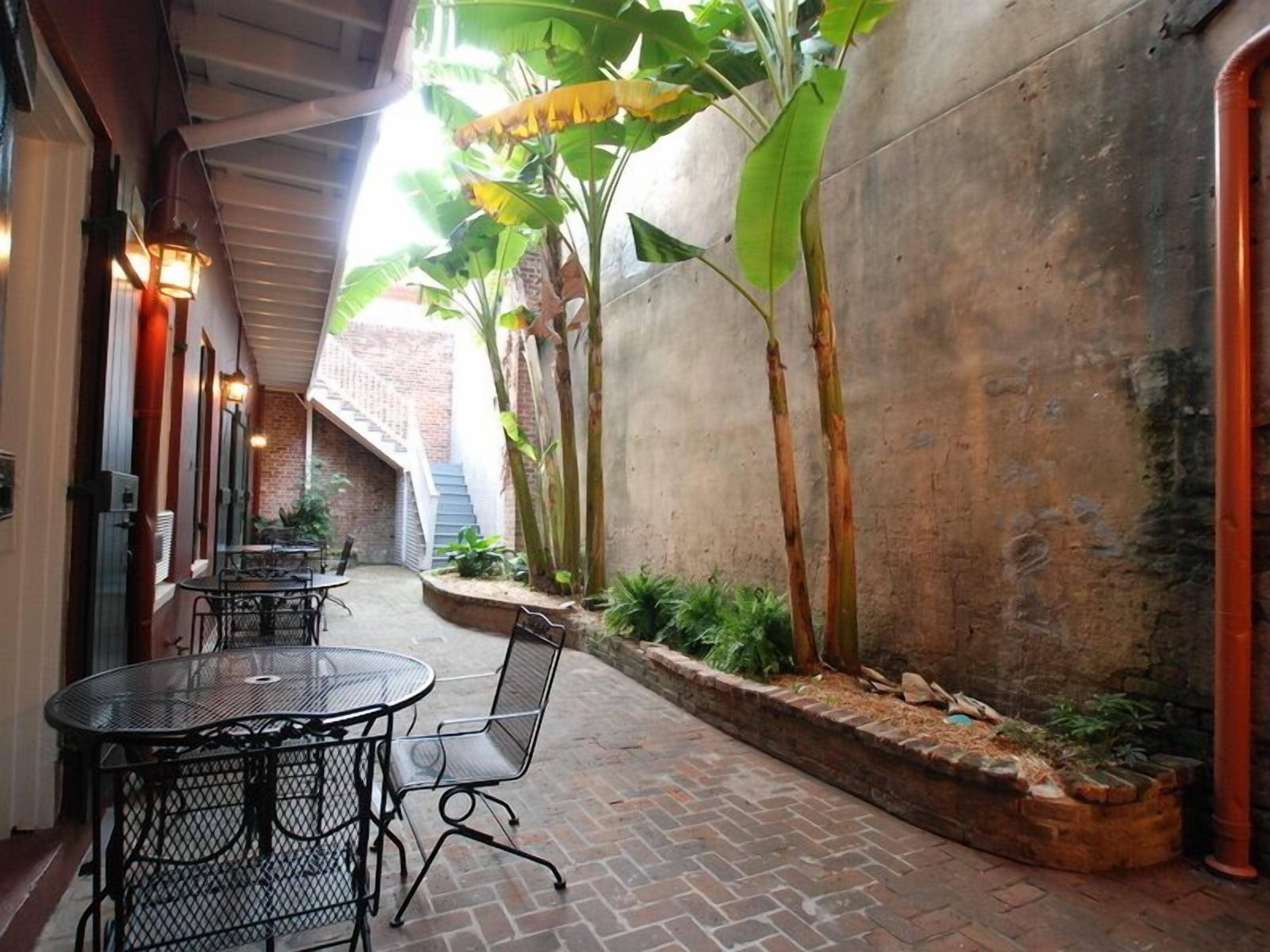 On St. Peter, A French Quarter 3* New Orleans