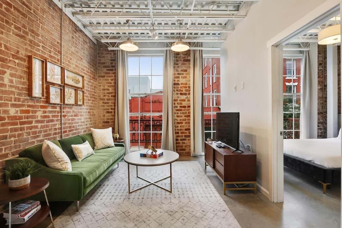 Modern One Bedroom With Balcony Apartment New Orleans