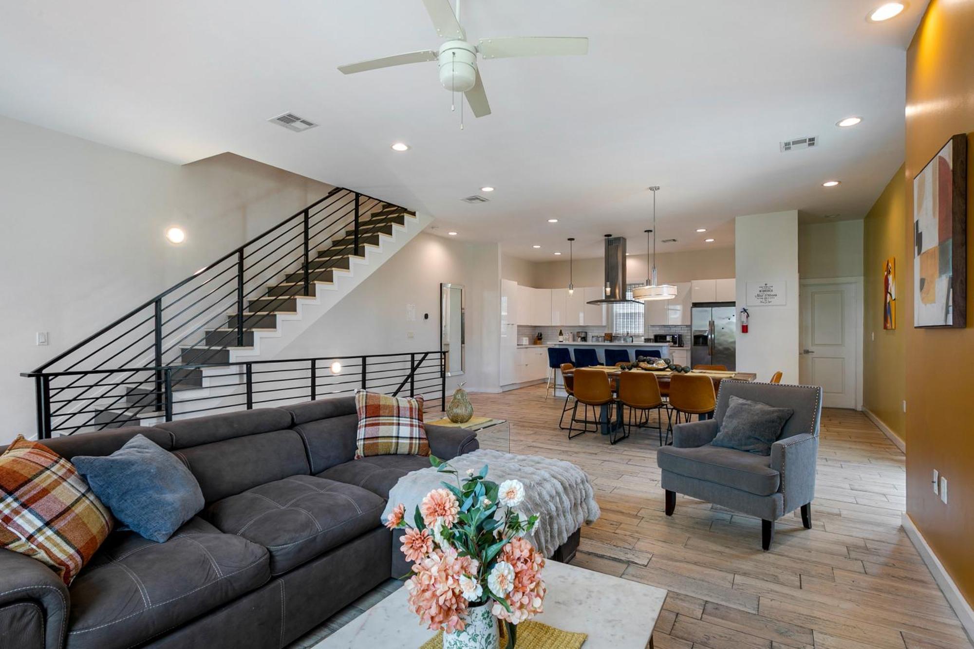 Spacious 4br W Pool & Parking !!! Holiday home New Orleans