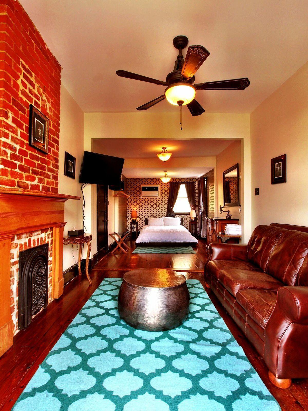 Royal Street Inn & Bar 3*