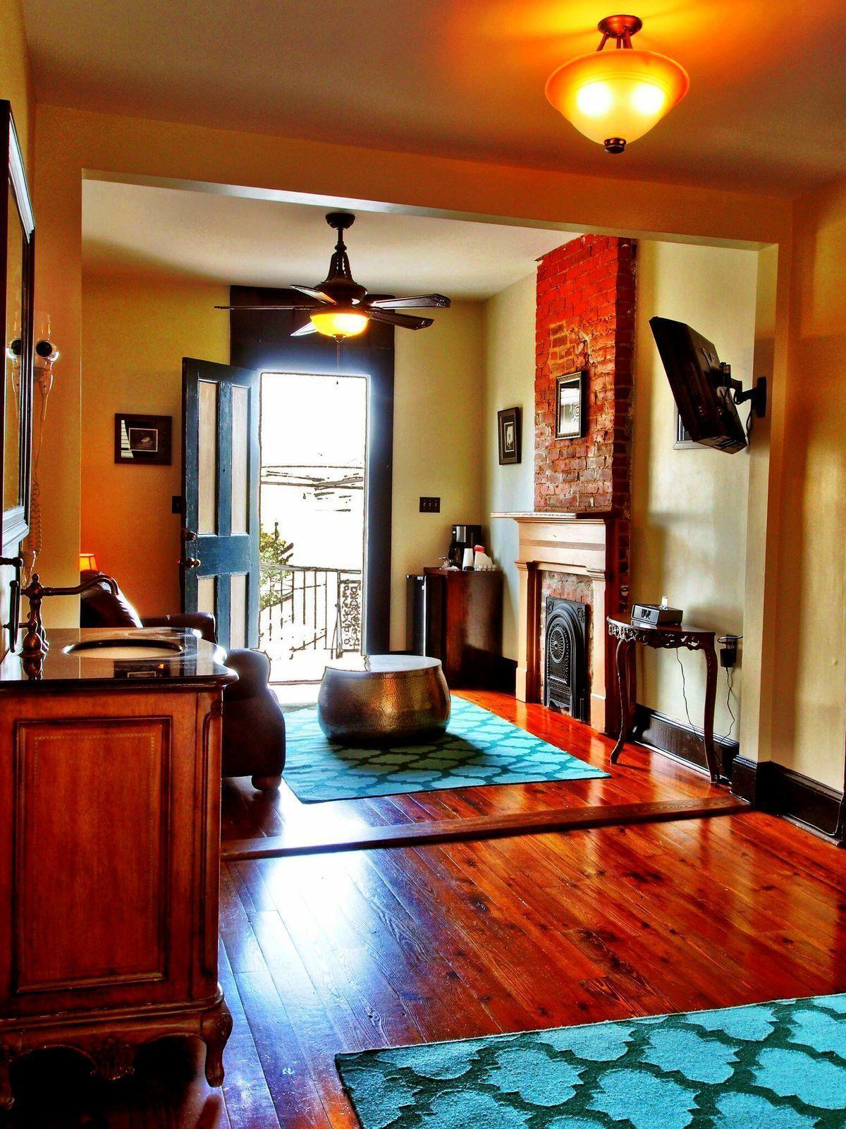 Royal Street Inn & Bar Inn