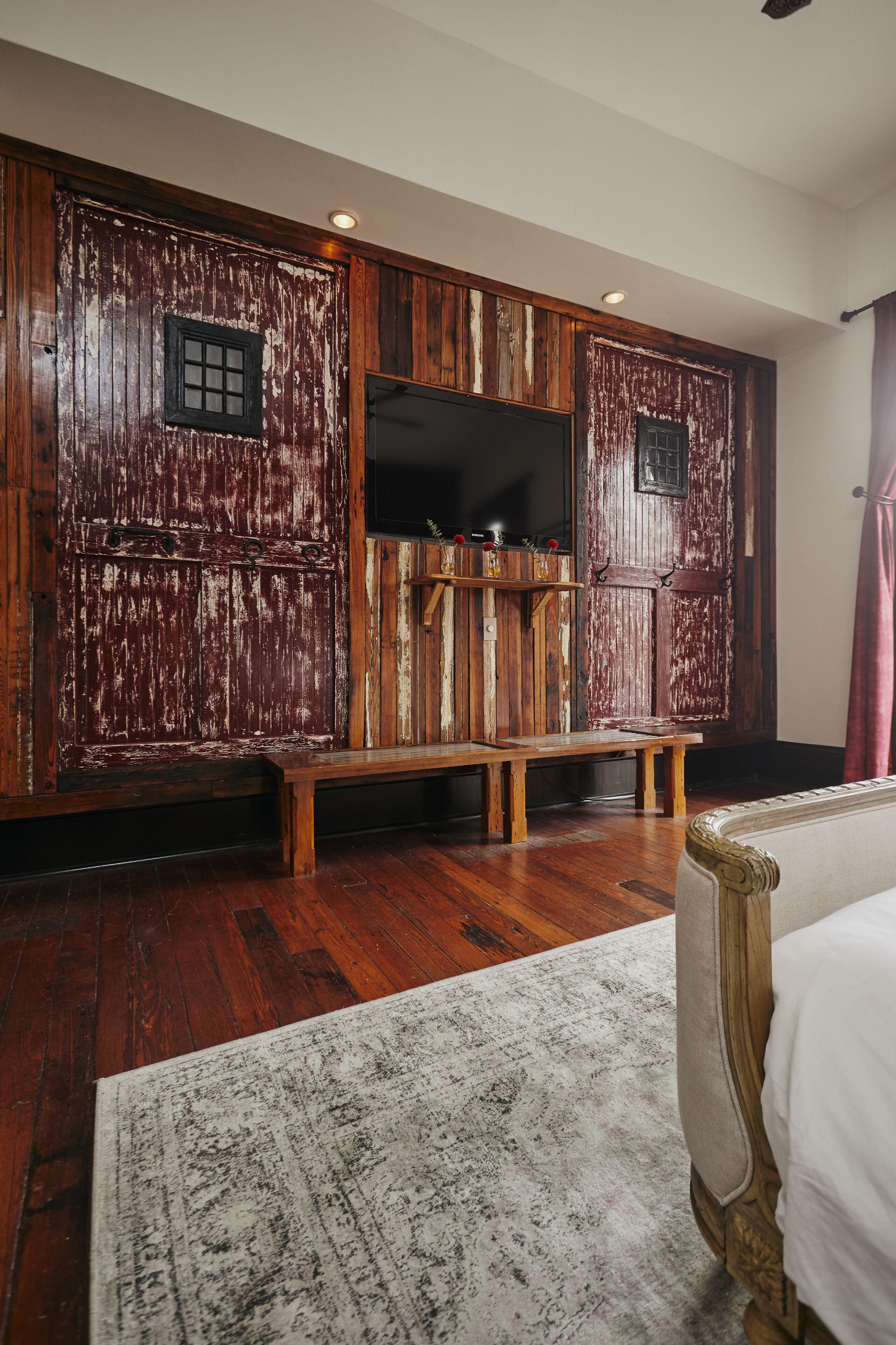 Royal Street Inn & Bar Inn