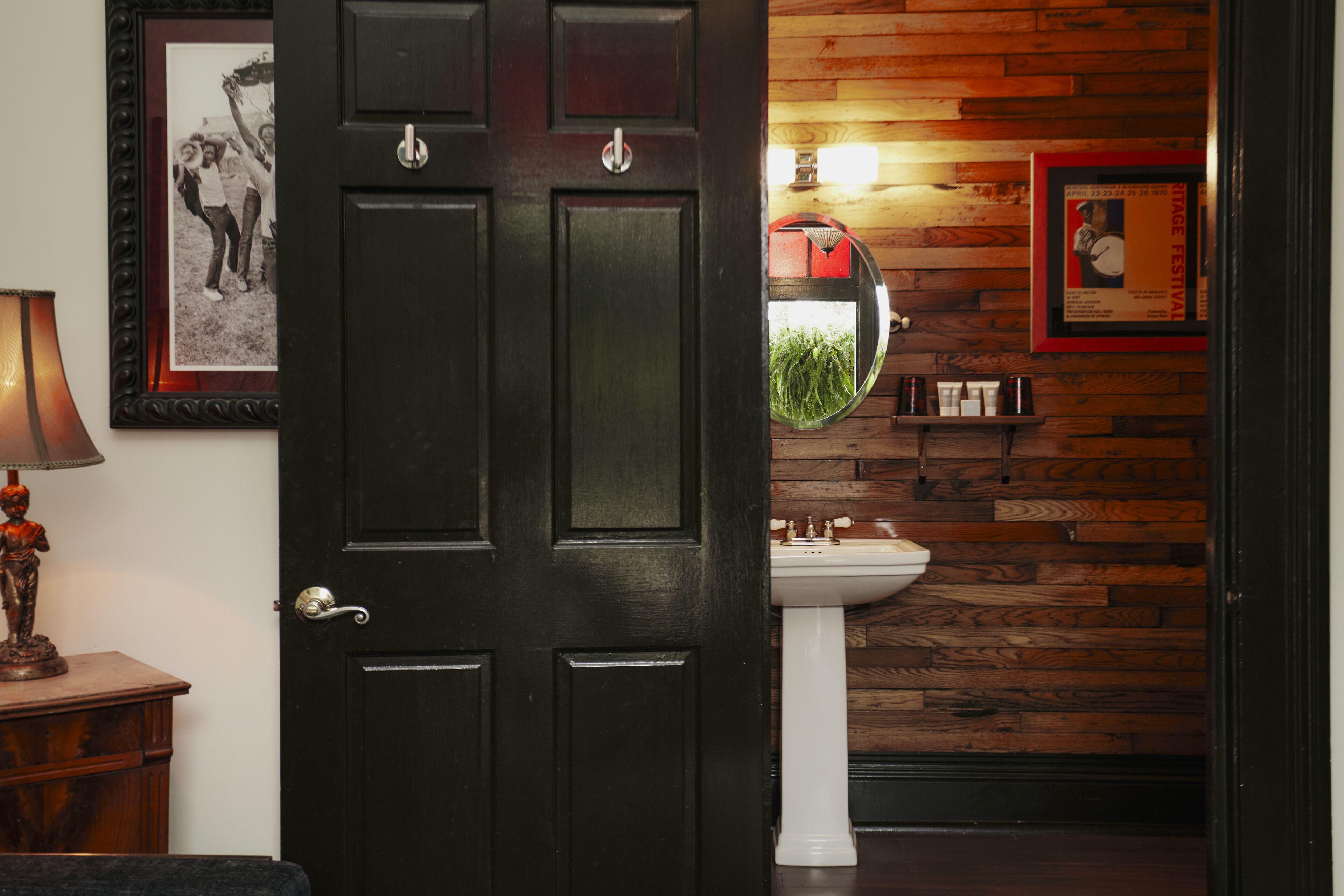 Inn Royal Street Inn & Bar