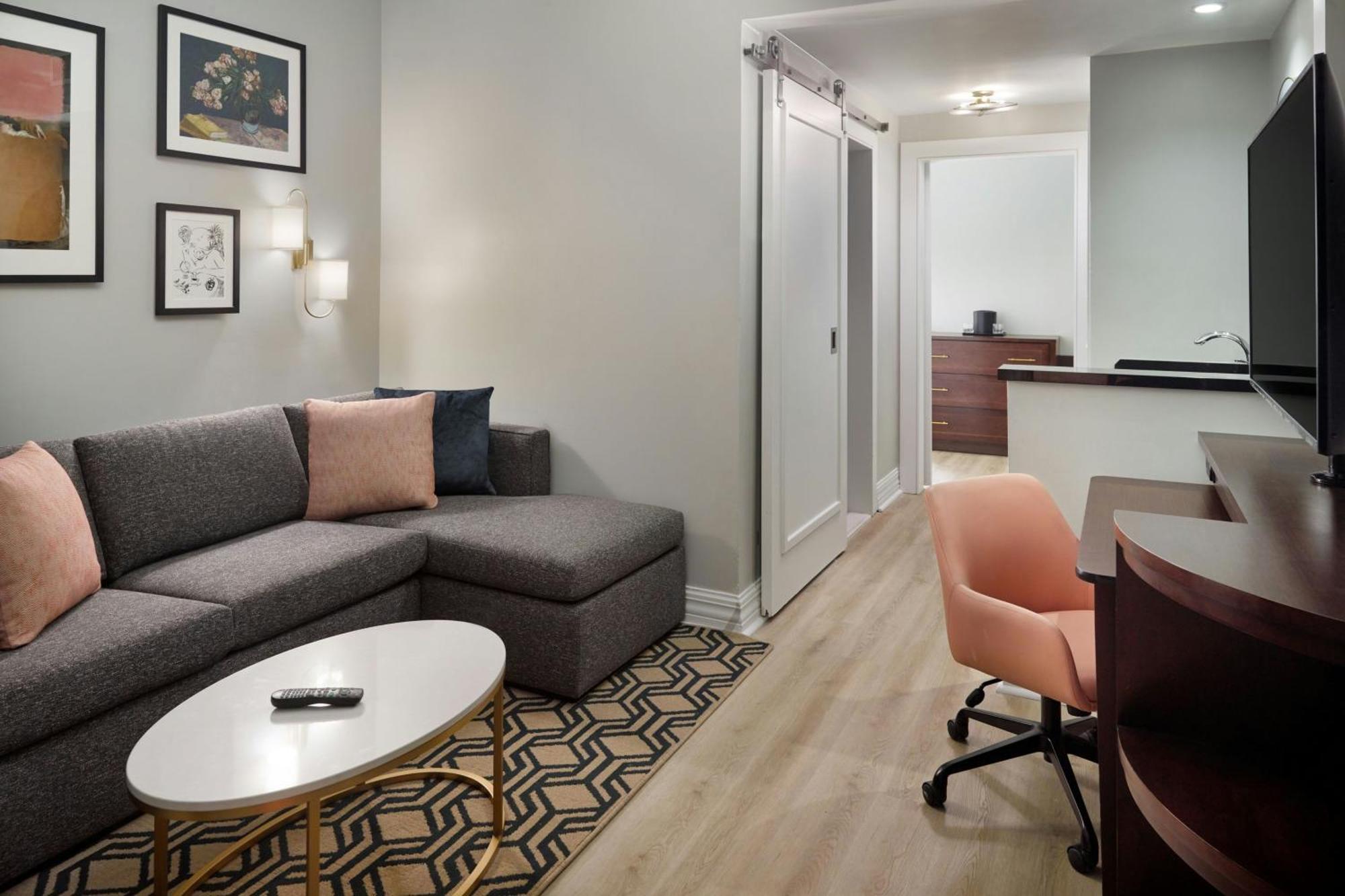 Courtyard By Marriott French Quarter/iberville Hotel 3*