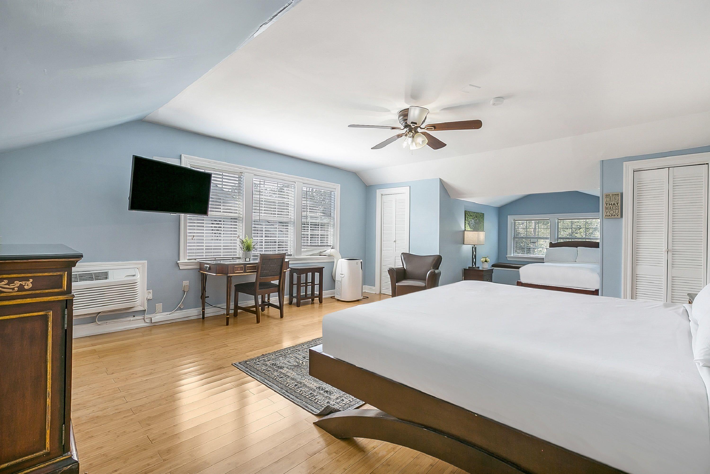 Comfortable Rooms Near All Nola Hot Spots *