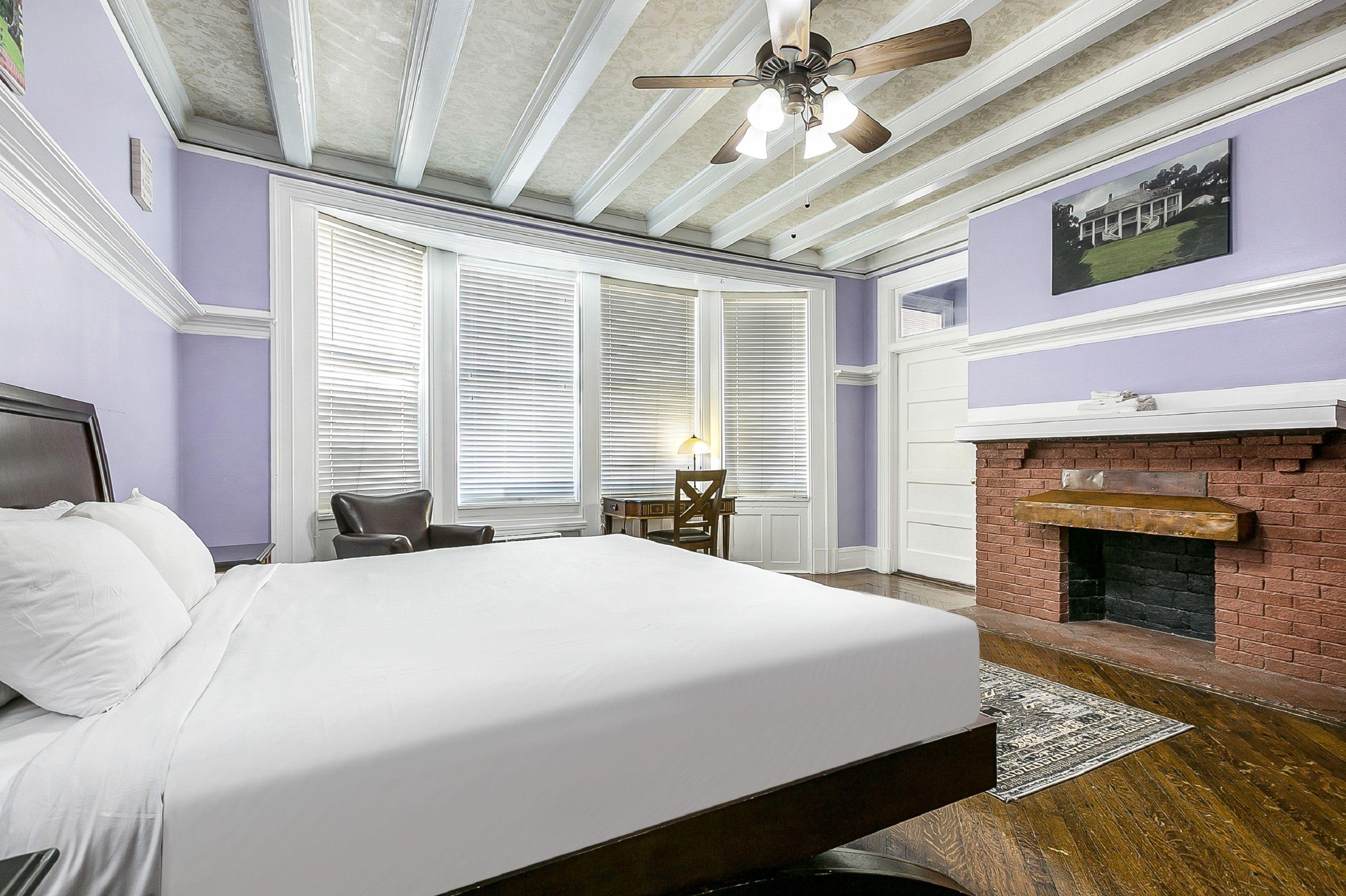 Comfortable Rooms Near All Nola Hot Spots *