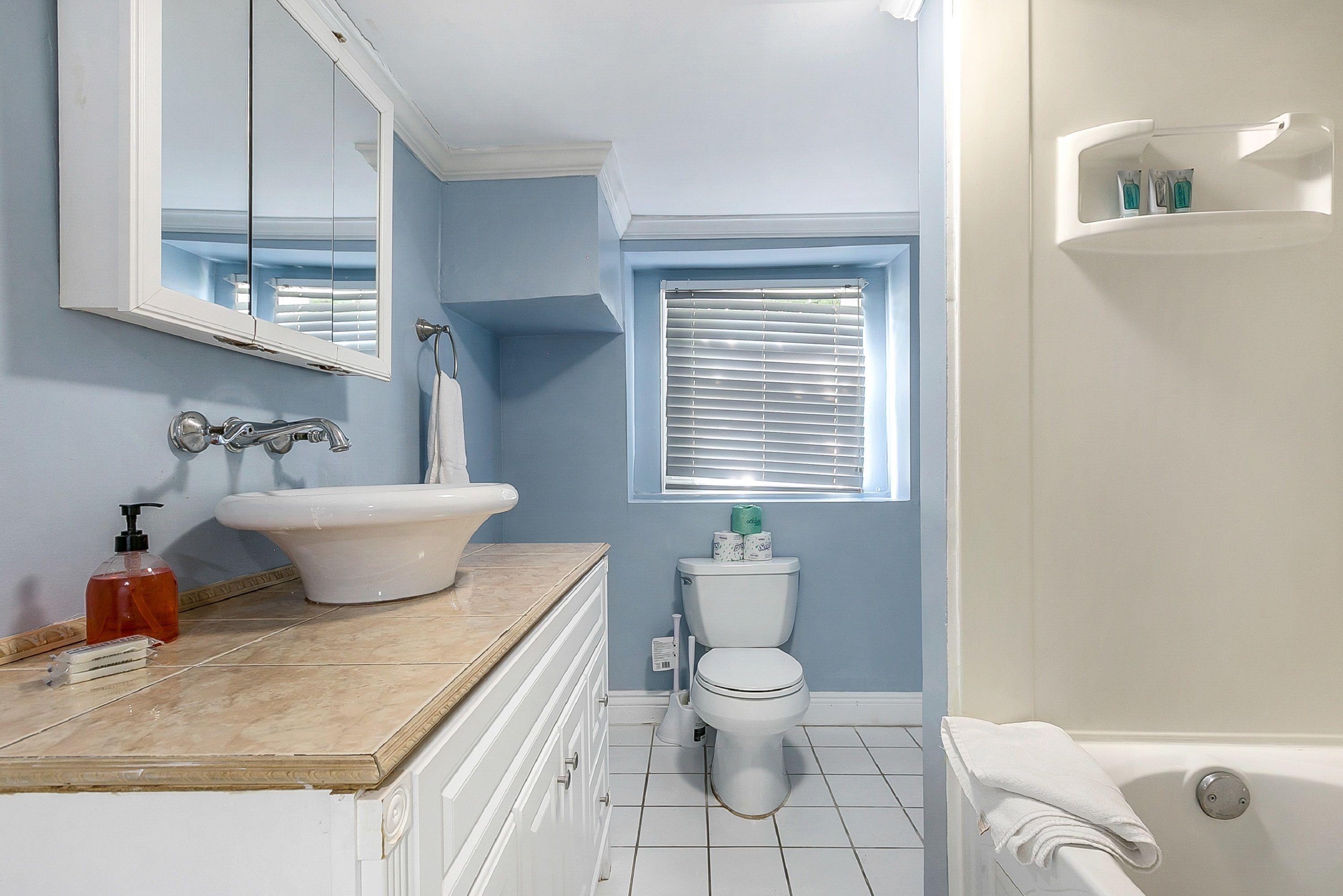 Comfortable Rooms Near All Nola Hot Spots Apartment