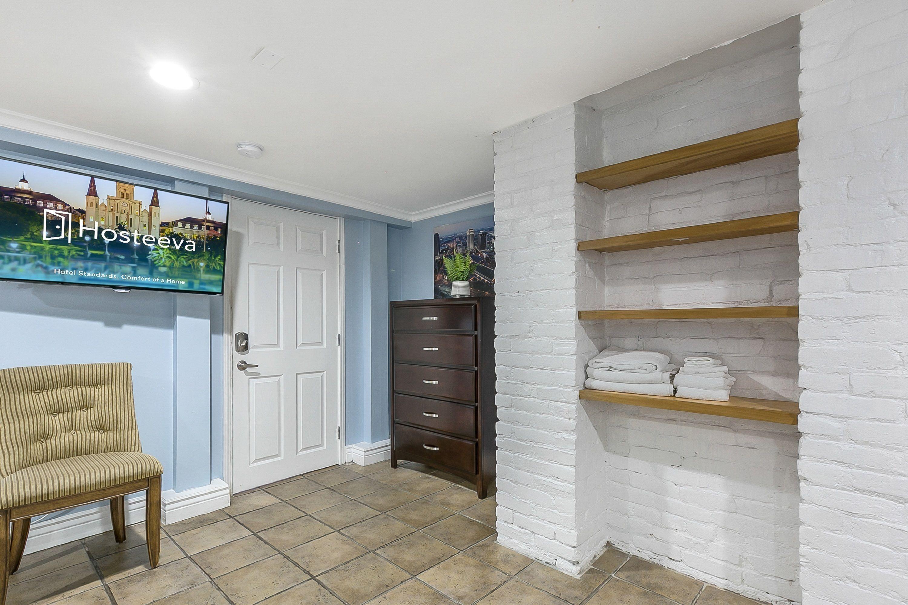 Comfortable Rooms Near All Nola Hot Spots Apartment