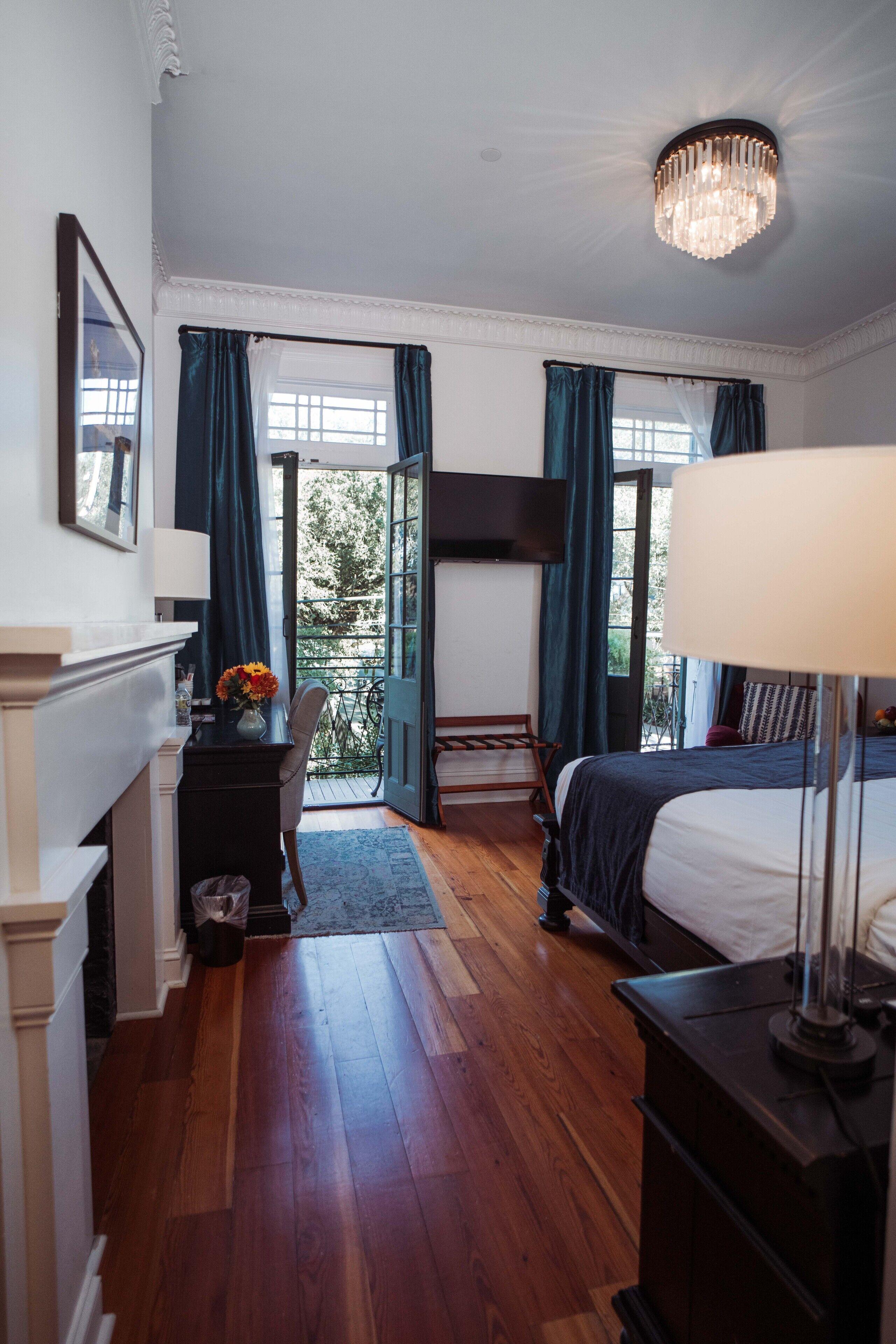 Royal Frenchmen And Bar 4*