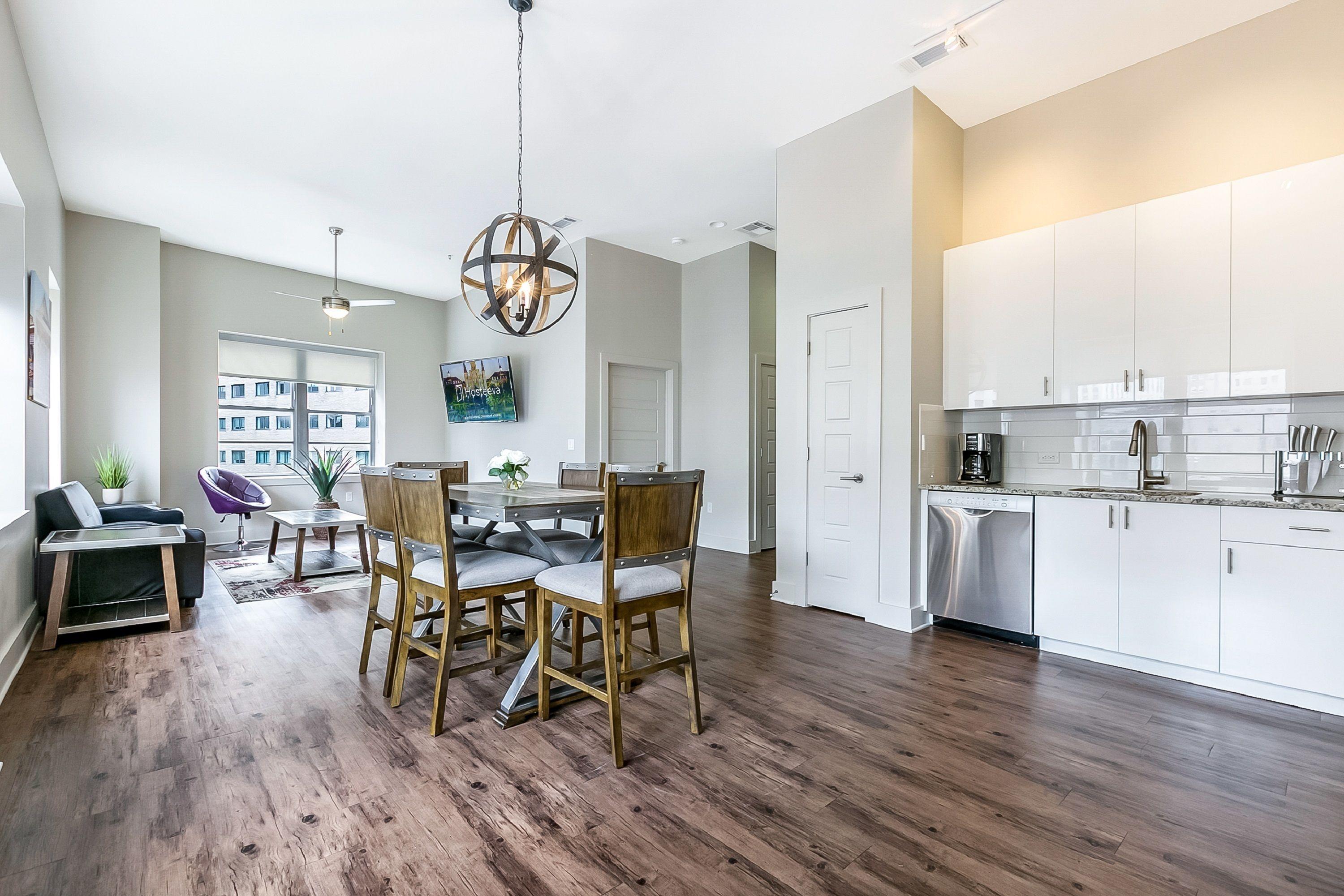 California Building By Hosteeva Apartment *