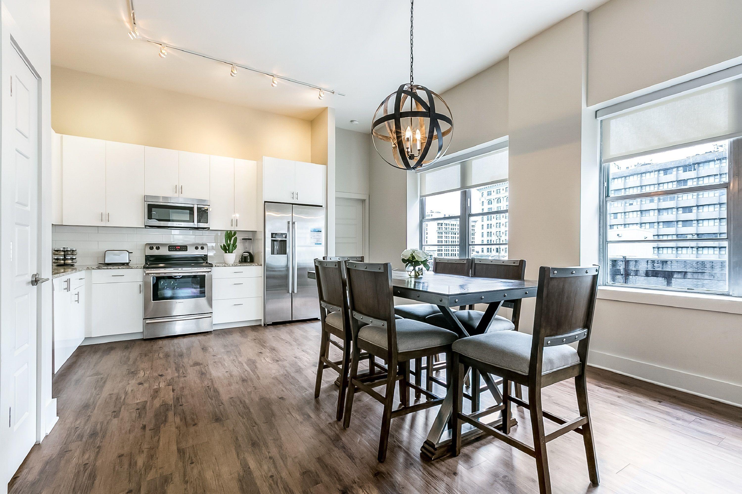 California Building By Hosteeva Apartment *