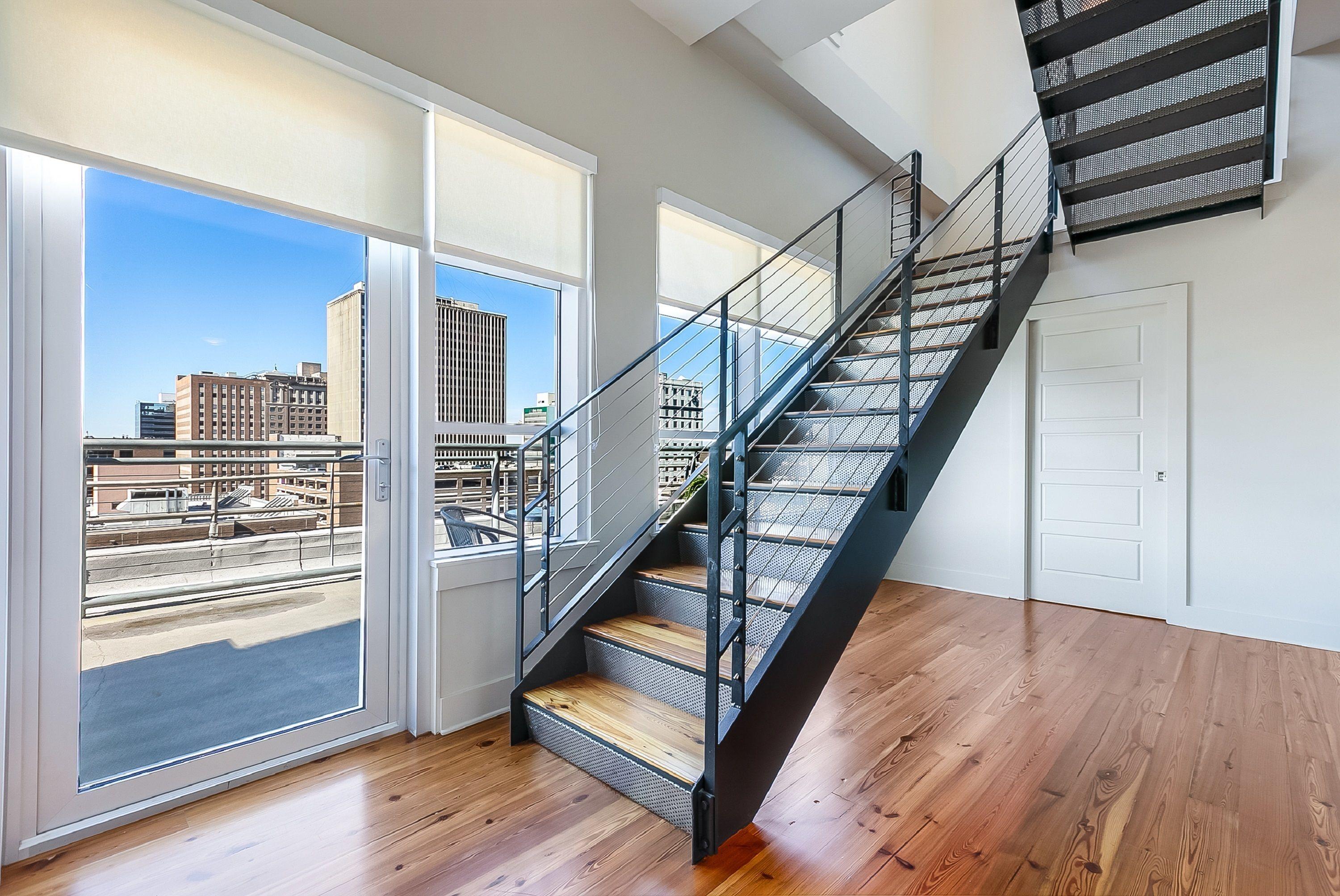 California Building By Hosteeva Apartment *