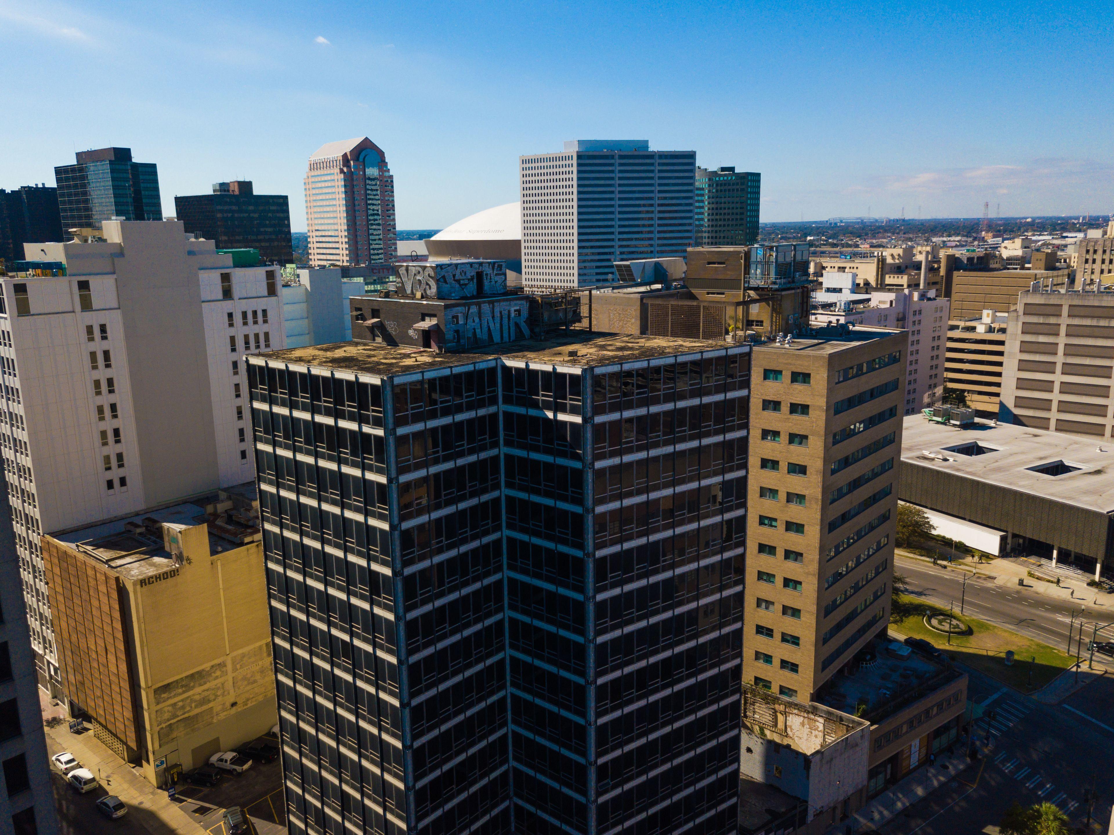 California Building By Hosteeva Apartment *