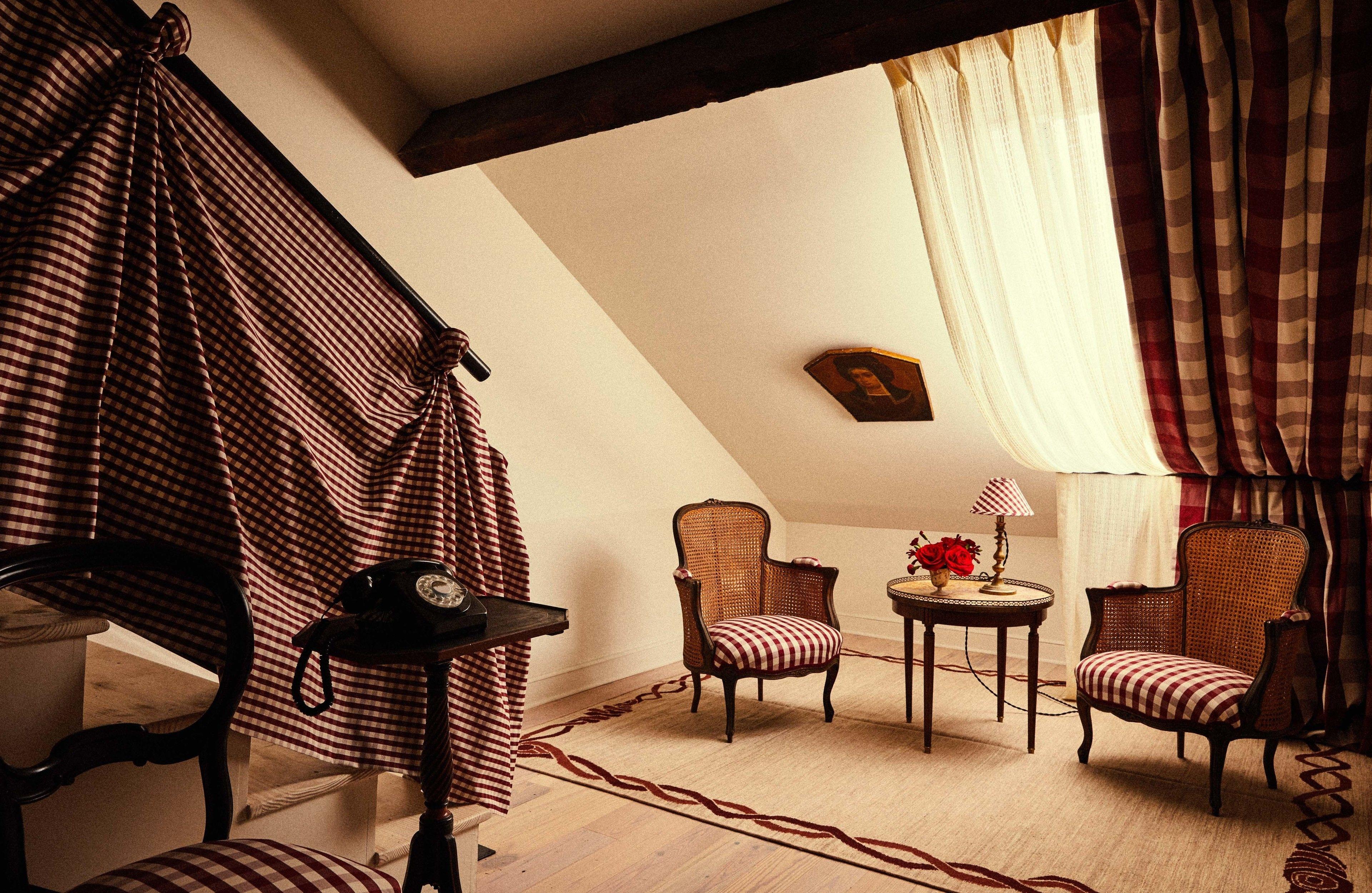 Peter And Paul, An Ash Hotel