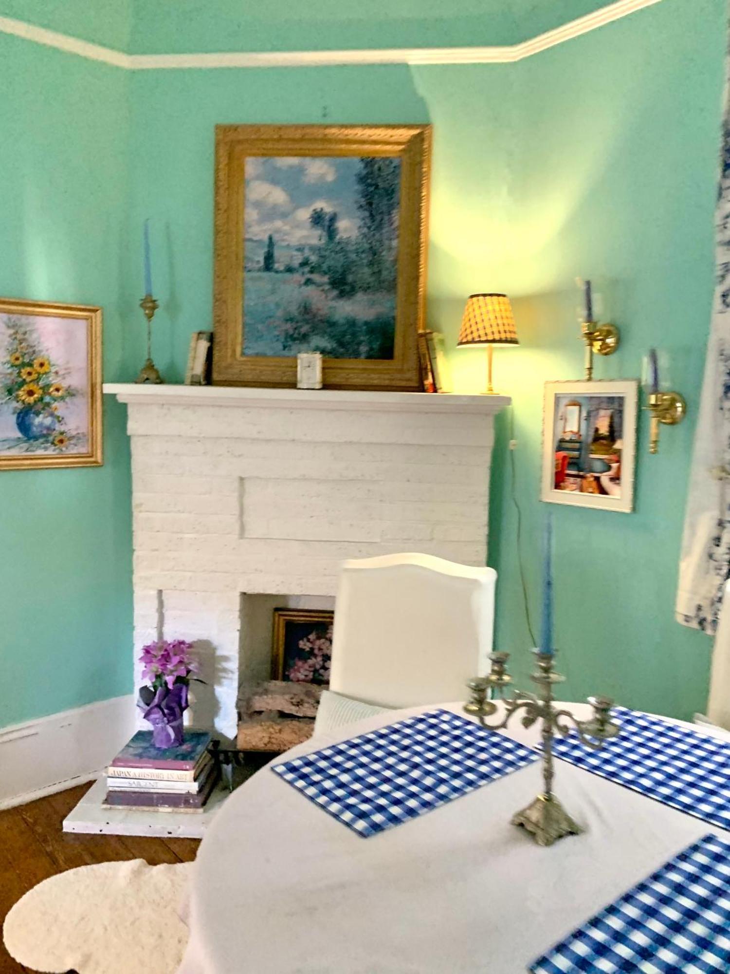Dollhouse, 6 Bedroom French Quarter, Jazz Fest Sleeps 13! Holiday home