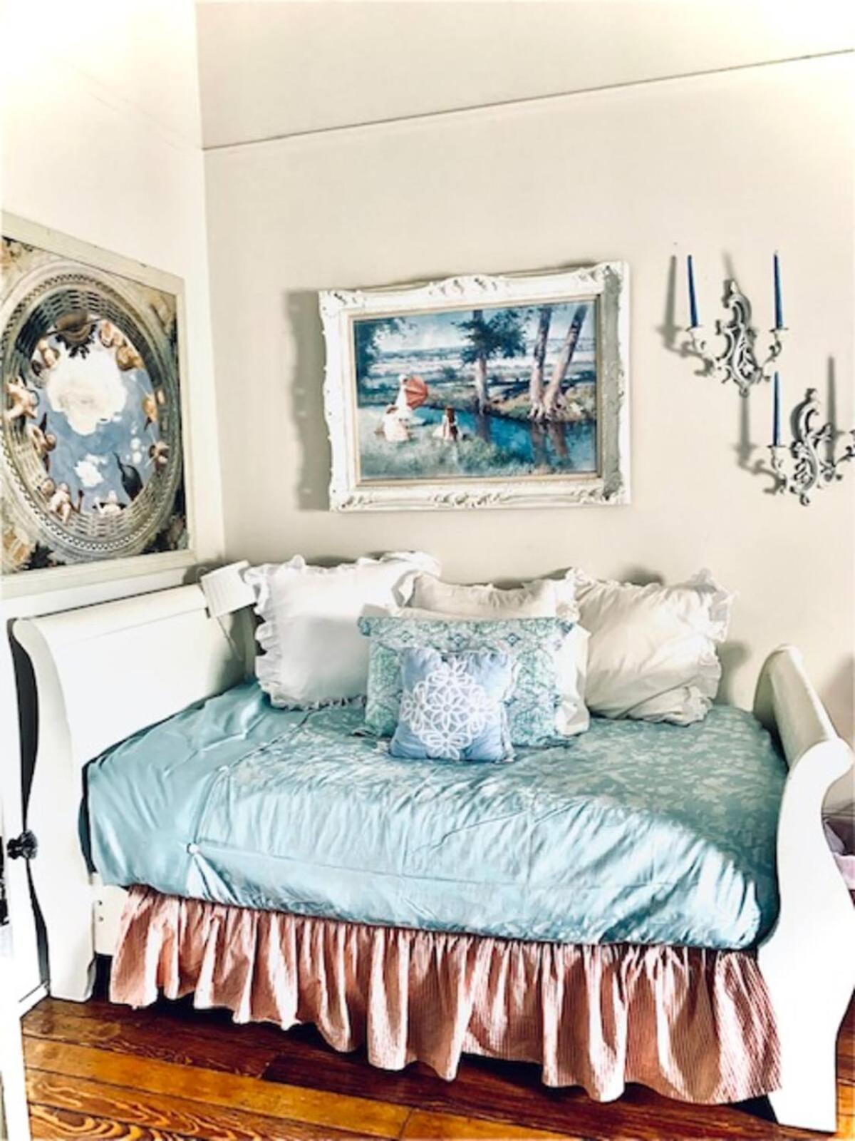 Dollhouse, 6 Bedroom French Quarter, Jazz Fest Sleeps 13! * New Orleans