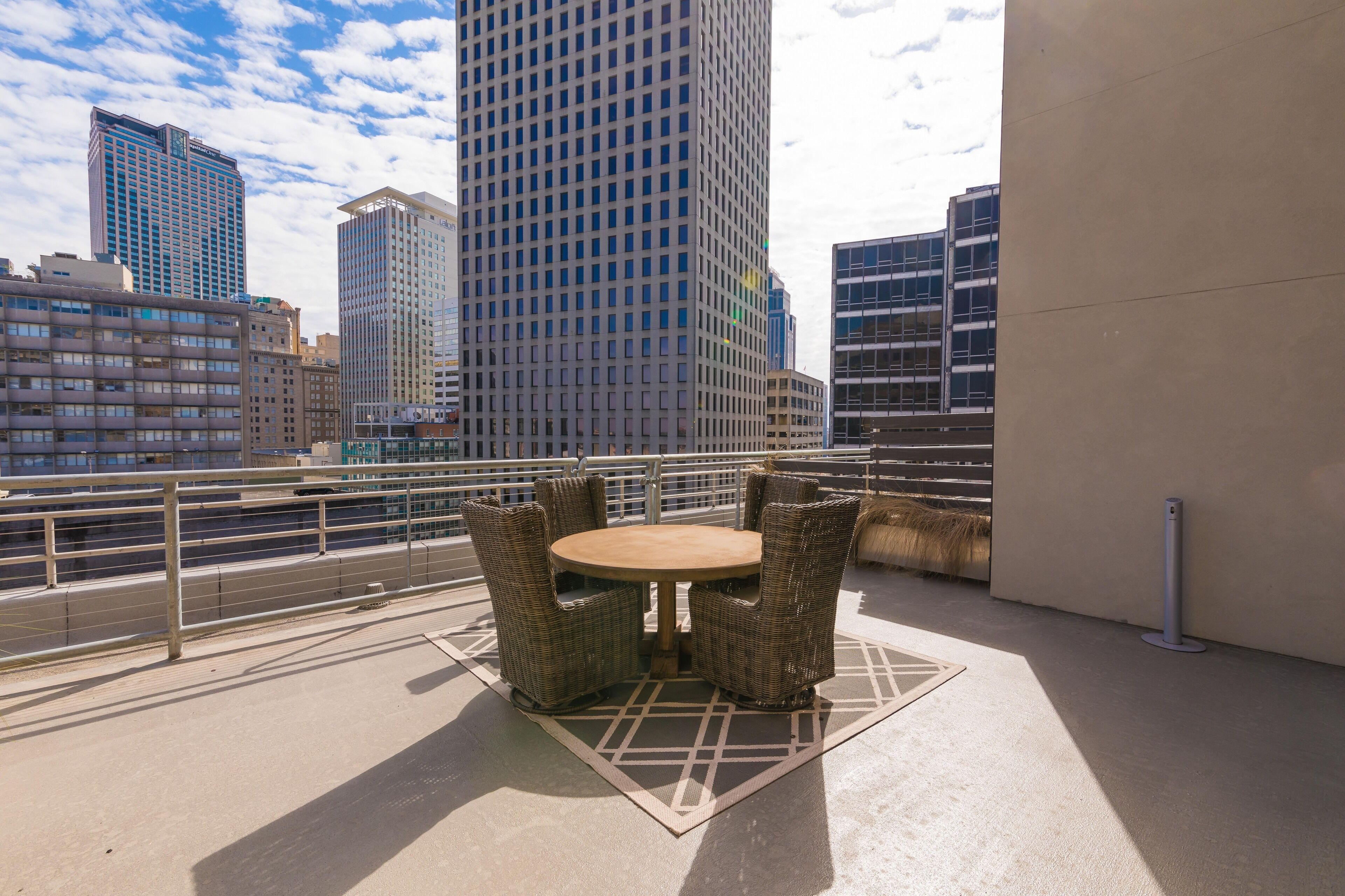 Spacious 4br Luxury Steps To French Quarter Aparthotel 4*