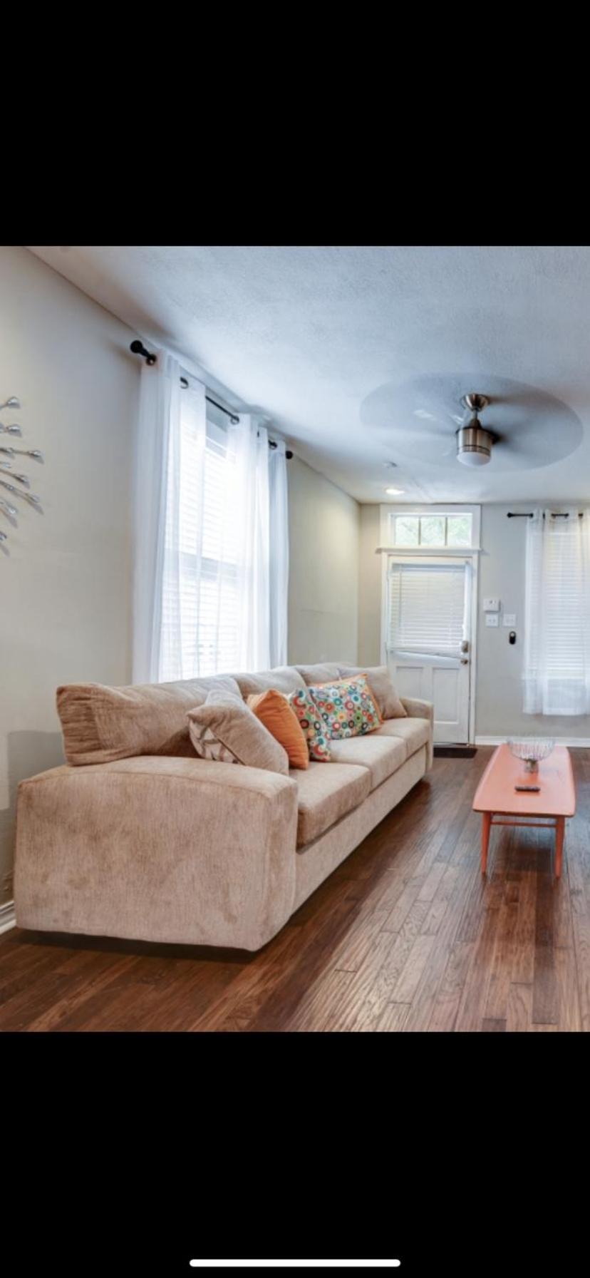 Huge 1 Bedroom Steps Into The French Quarter Apartment *