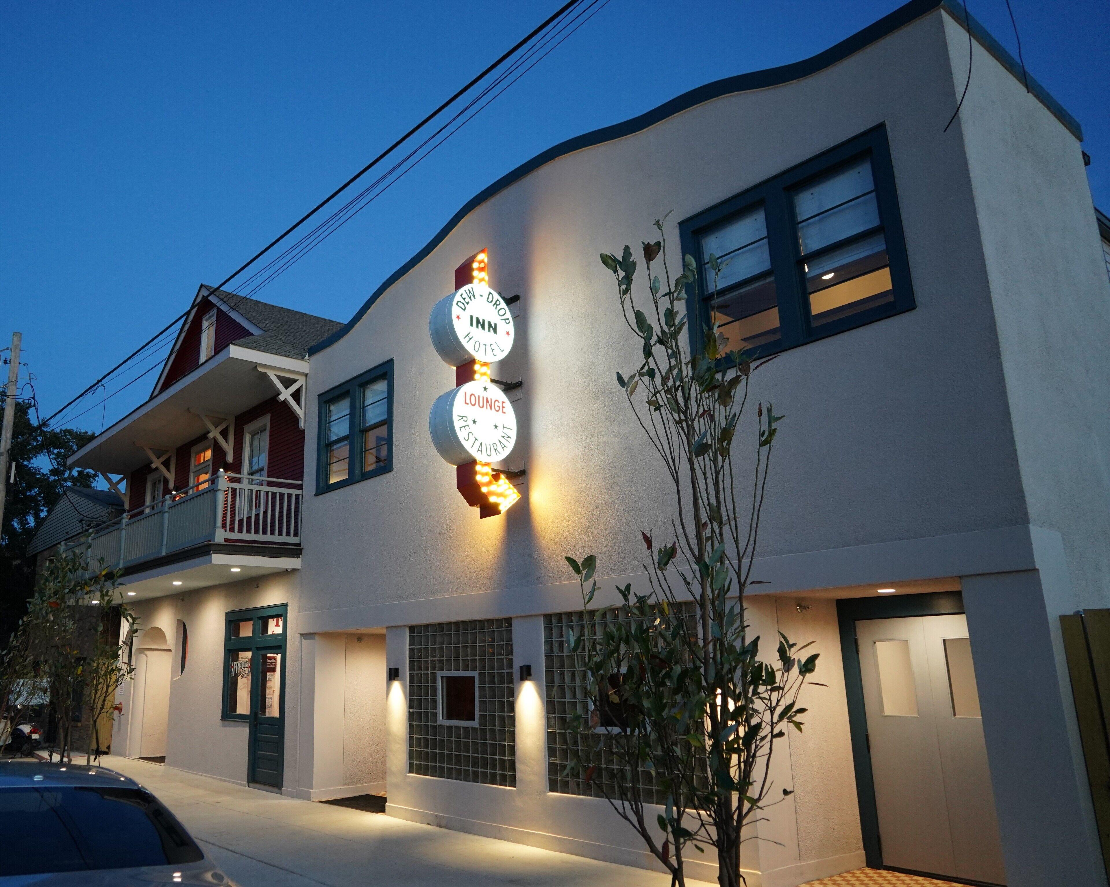 Dew Drop & Lounge Hotel 4*