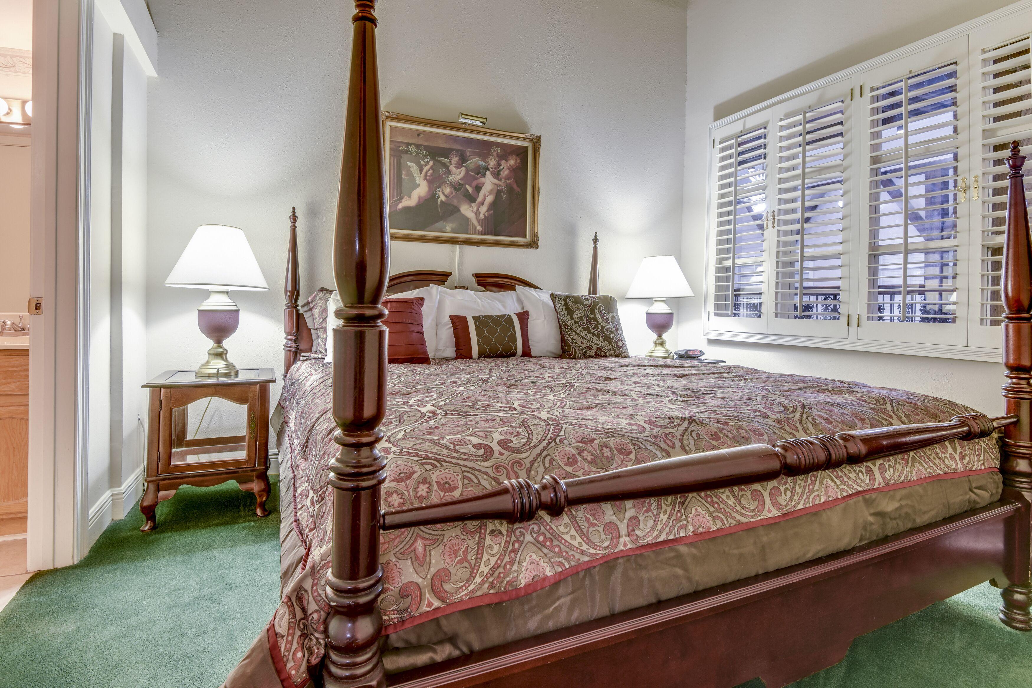 Plaza Downtown New Orleans