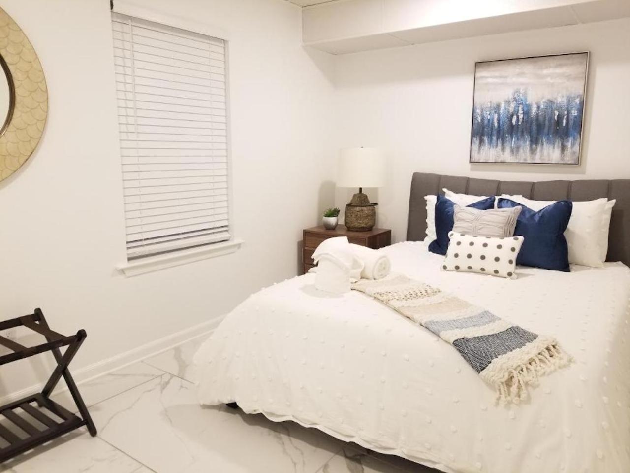 Hotel 7 Br- Sleeps 15! Famous Lakefront Amazing Property! 4*