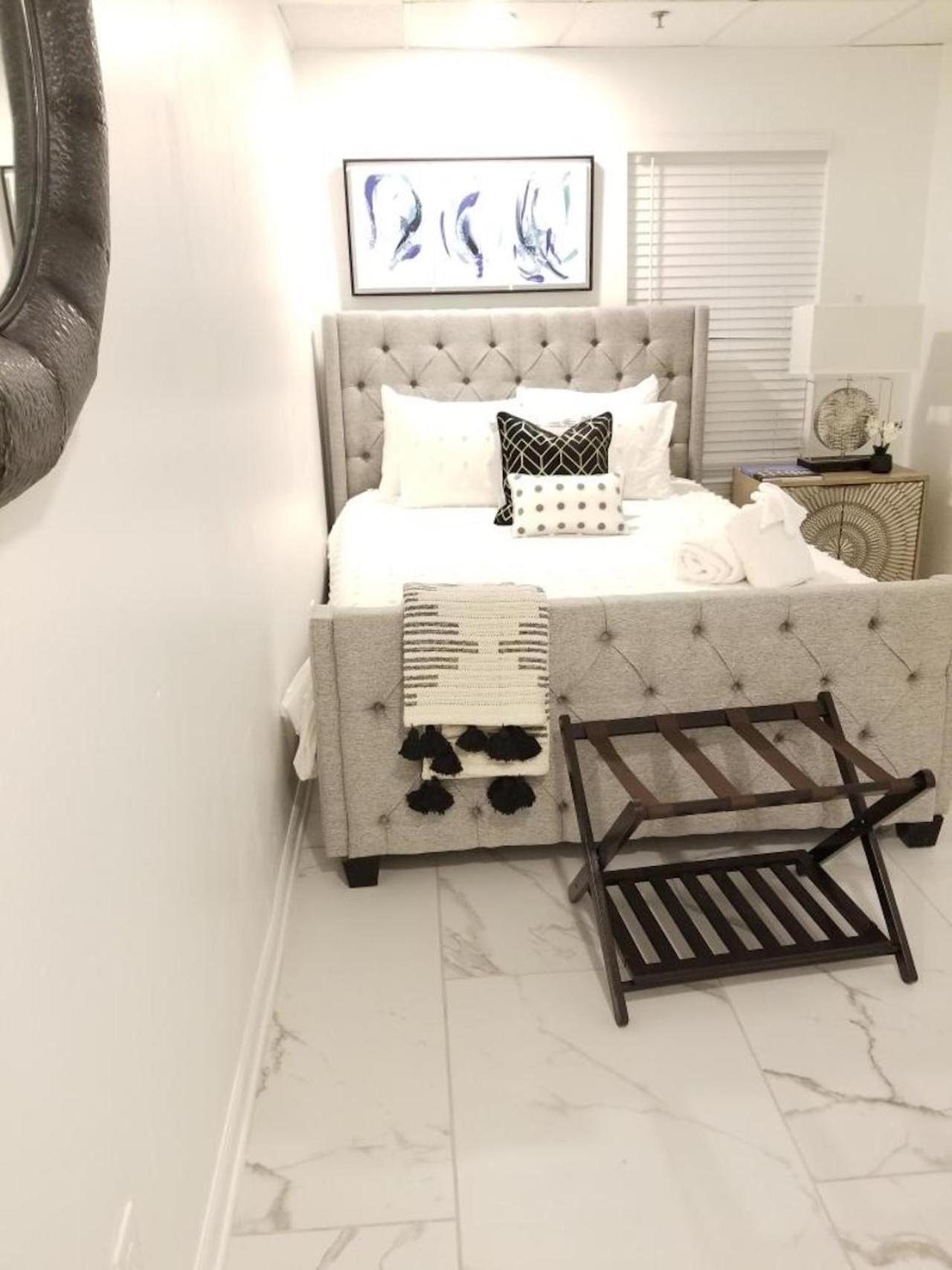 7 Br- Sleeps 15! Famous Lakefront Amazing Property! Hotel 4*