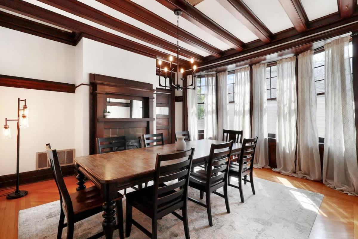 Spacious And Elegant Family In Mid-city Holiday home *