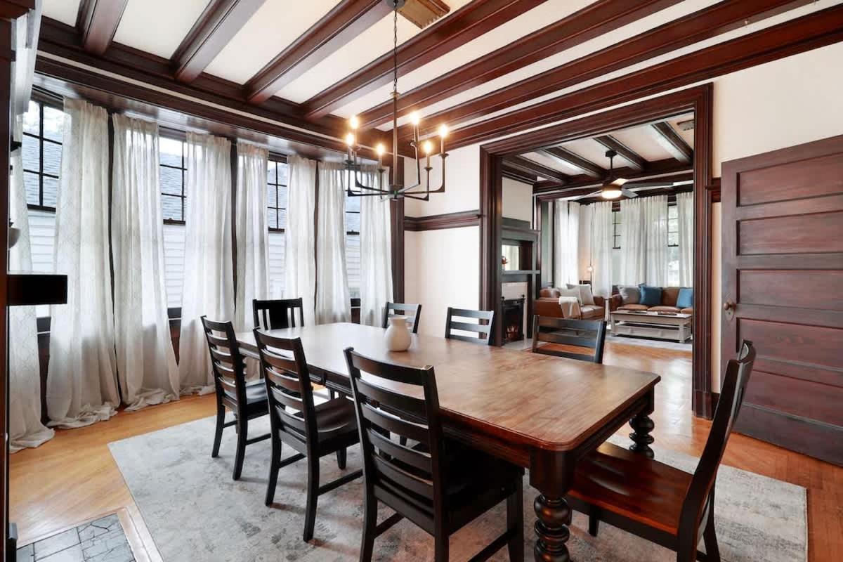 Spacious And Elegant Family In Mid-city New Orleans