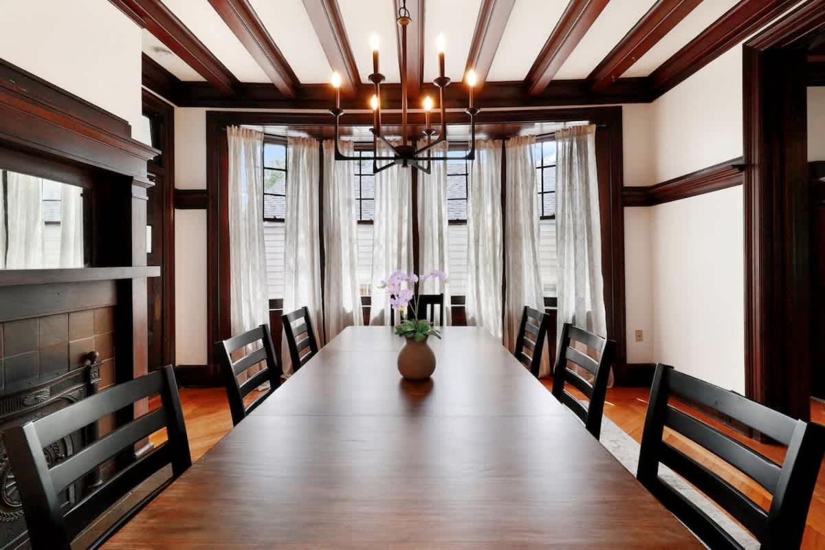 Spacious And Elegant Family In Mid-city Holiday home