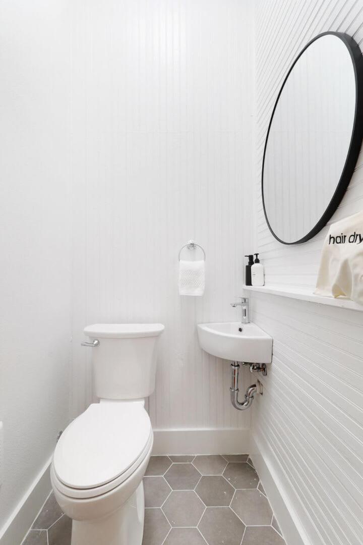 Spacious And Elegant Family In Mid-city Holiday home