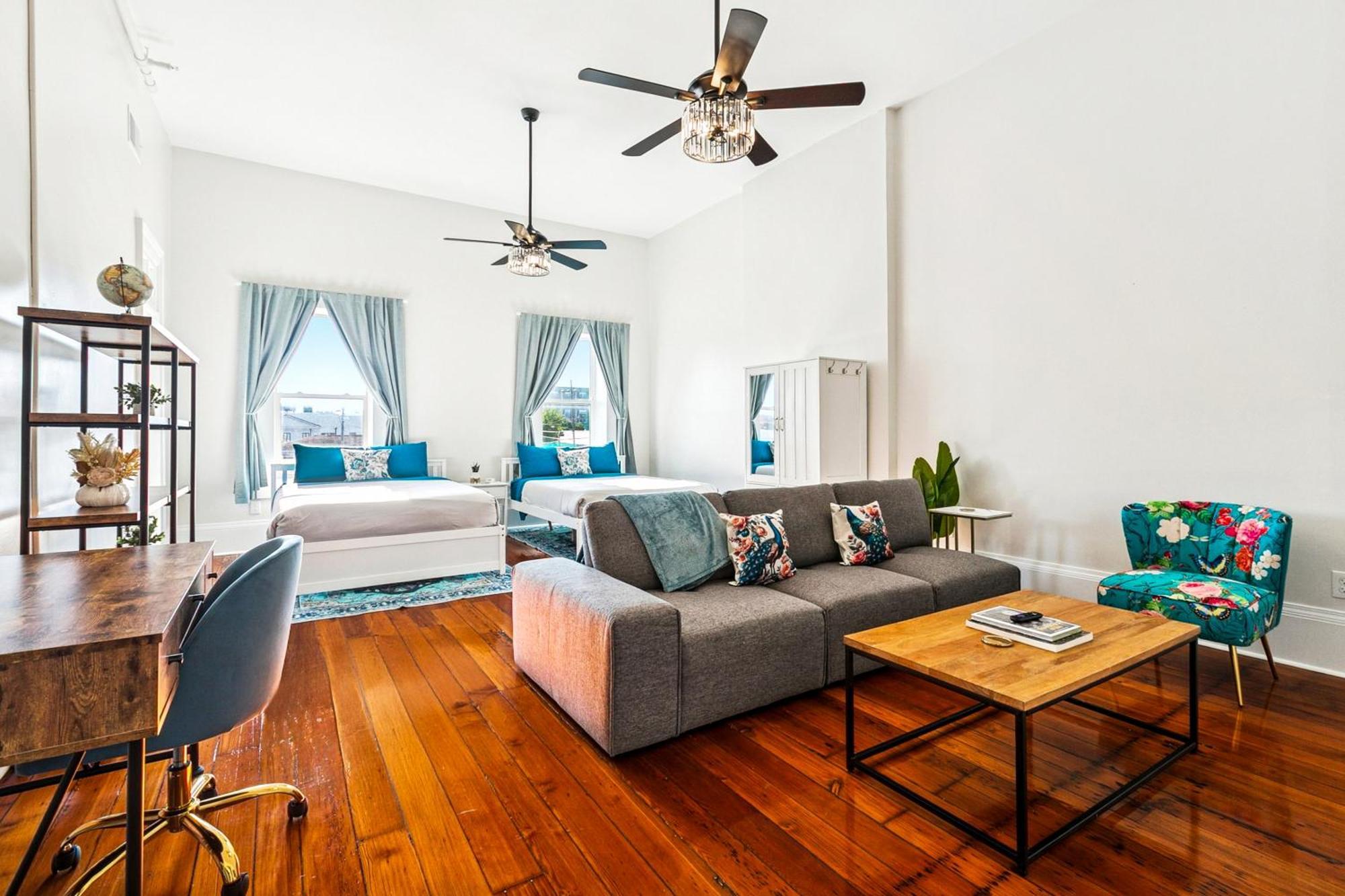 Stylish & Spacious In Apartment *