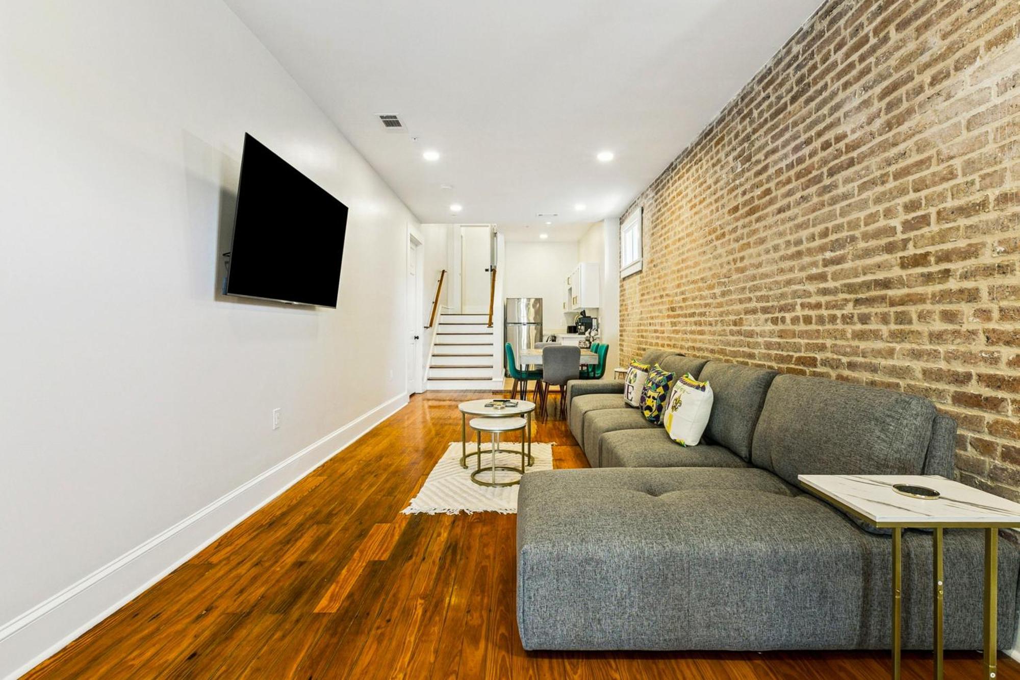 Stylish & Spacious In *