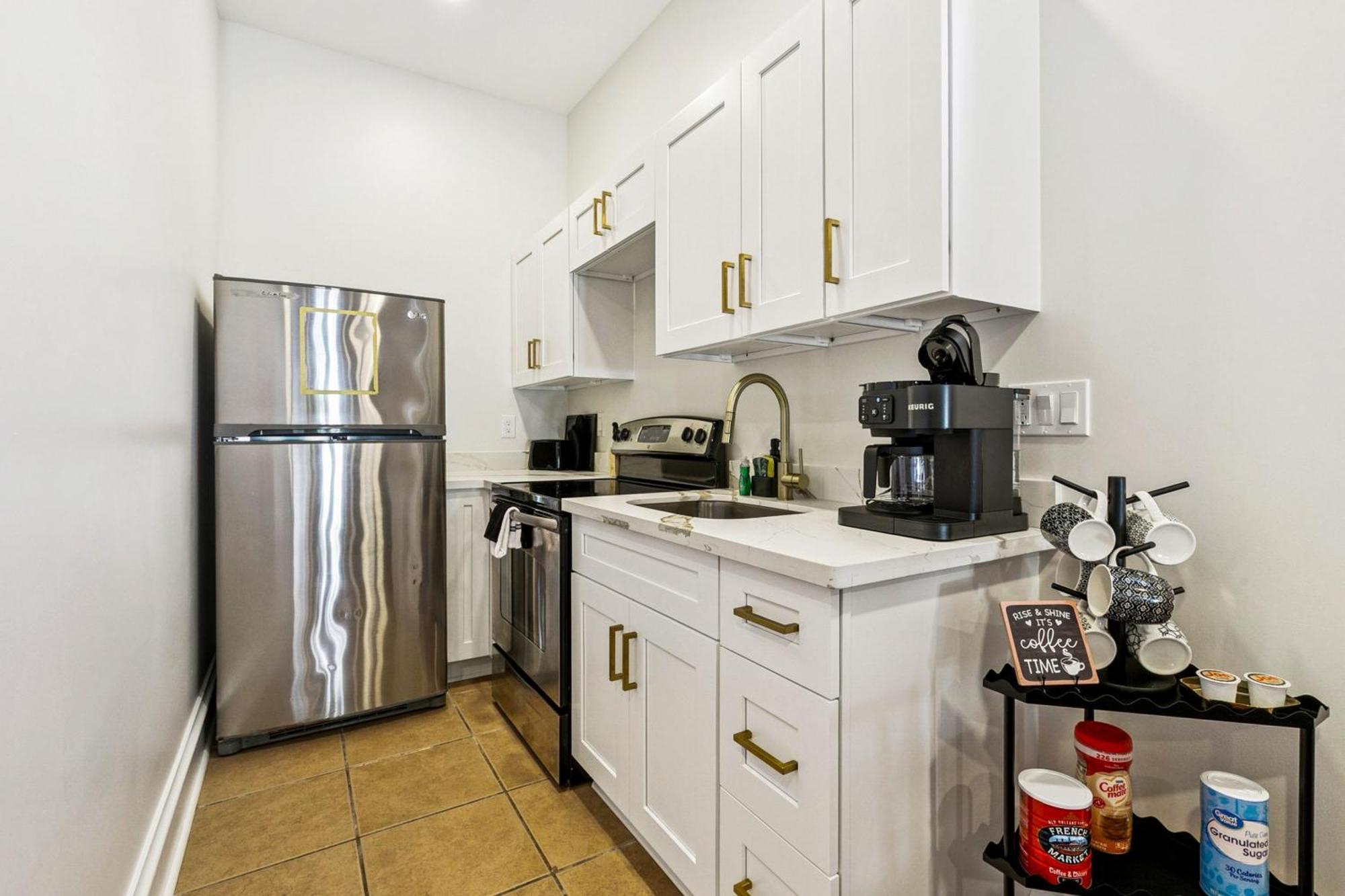 Stylish & Spacious In Apartment